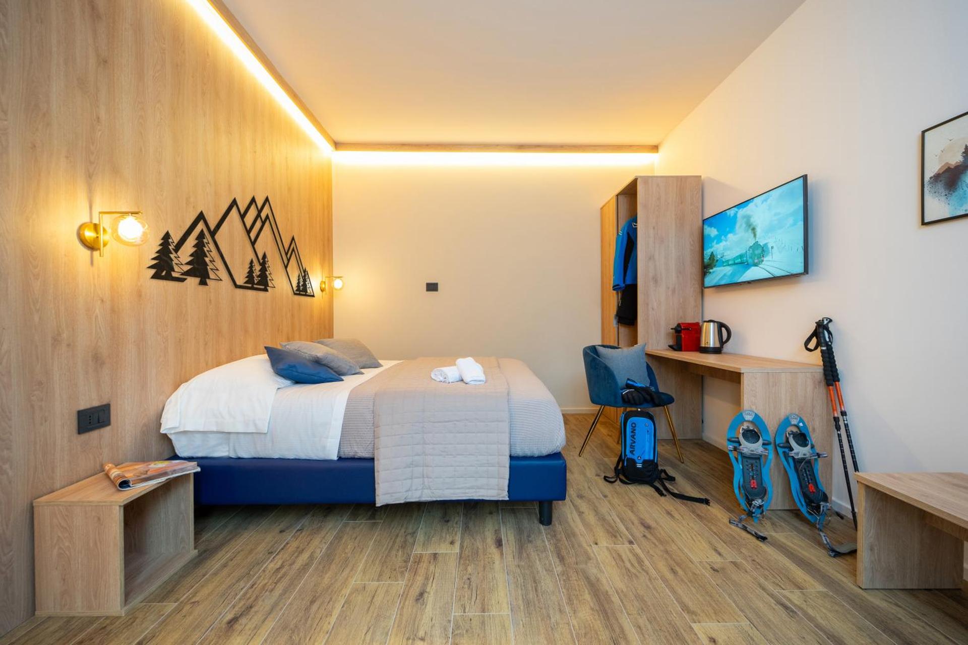 Communal lounge/ TV room