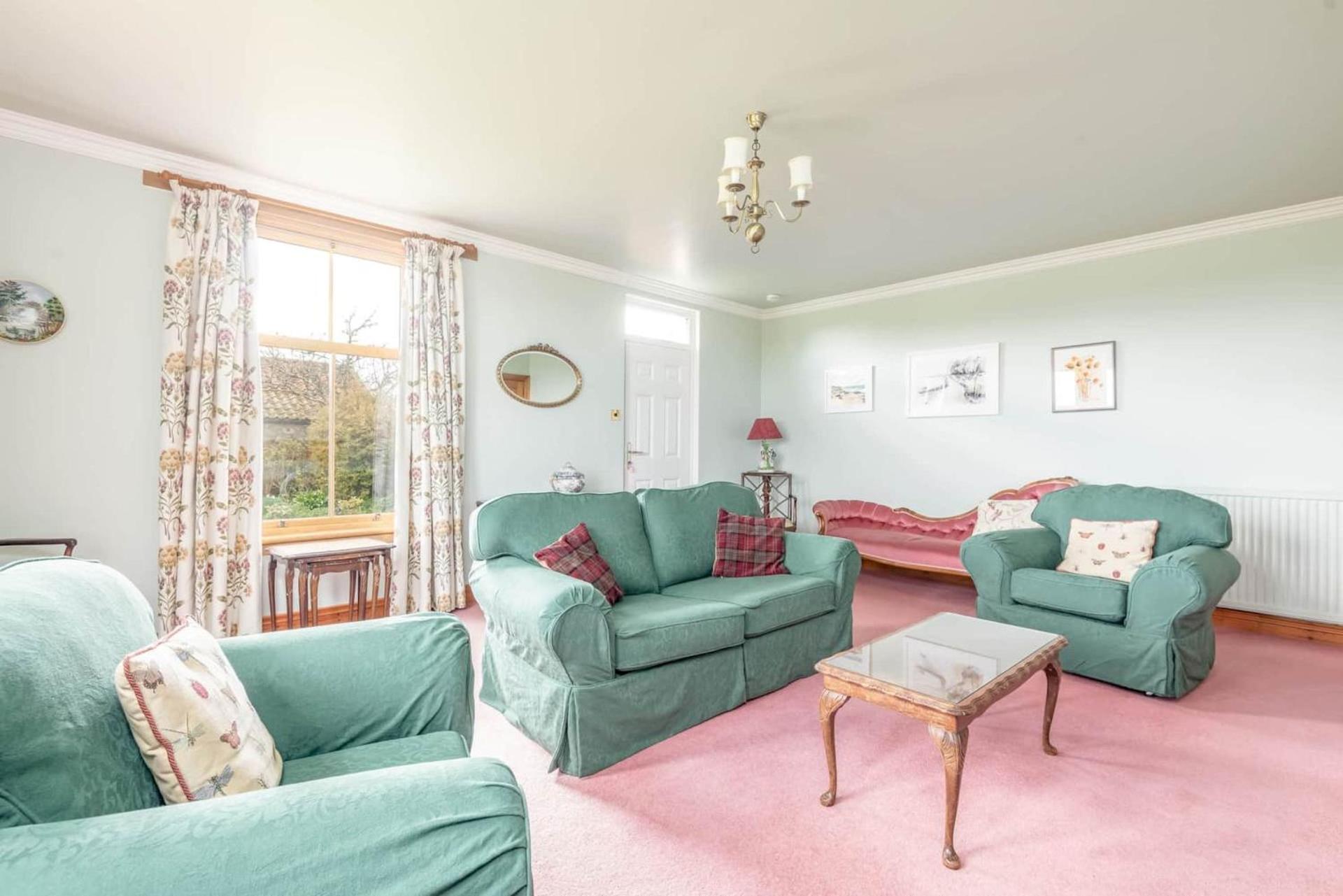 Communal lounge/ TV room