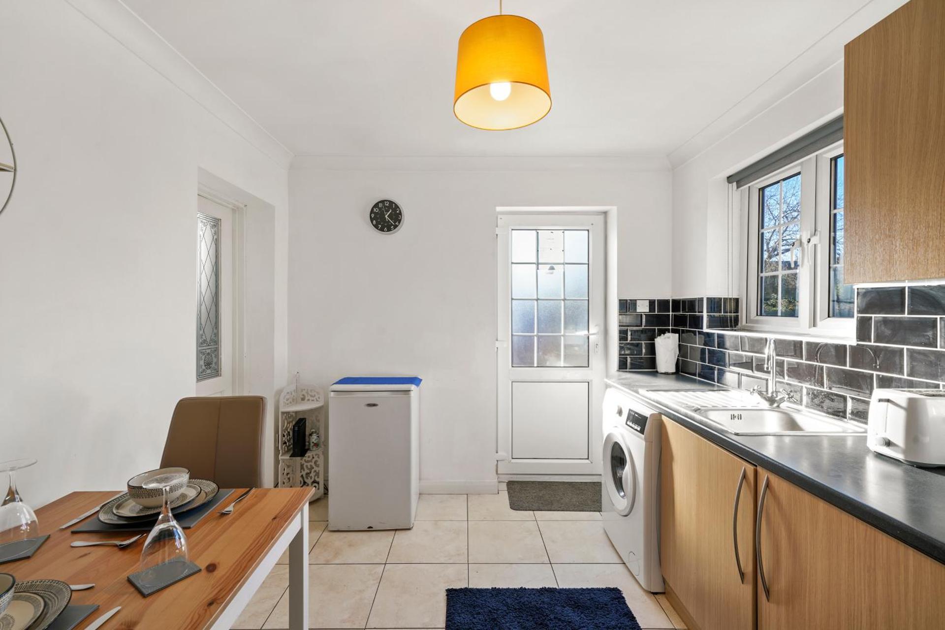 1 bedroom flat Aylesbury, Private Parking, Fowler rd