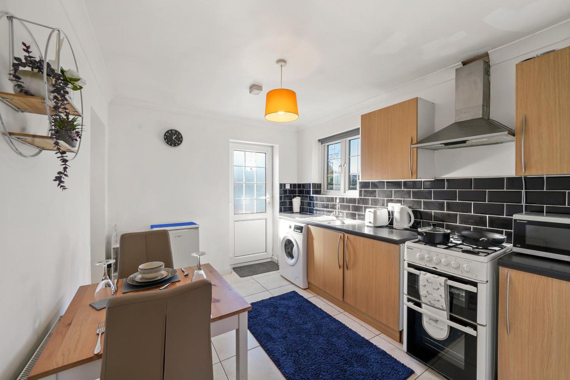 1 bedroom flat Aylesbury, Private Parking, Fowler rd