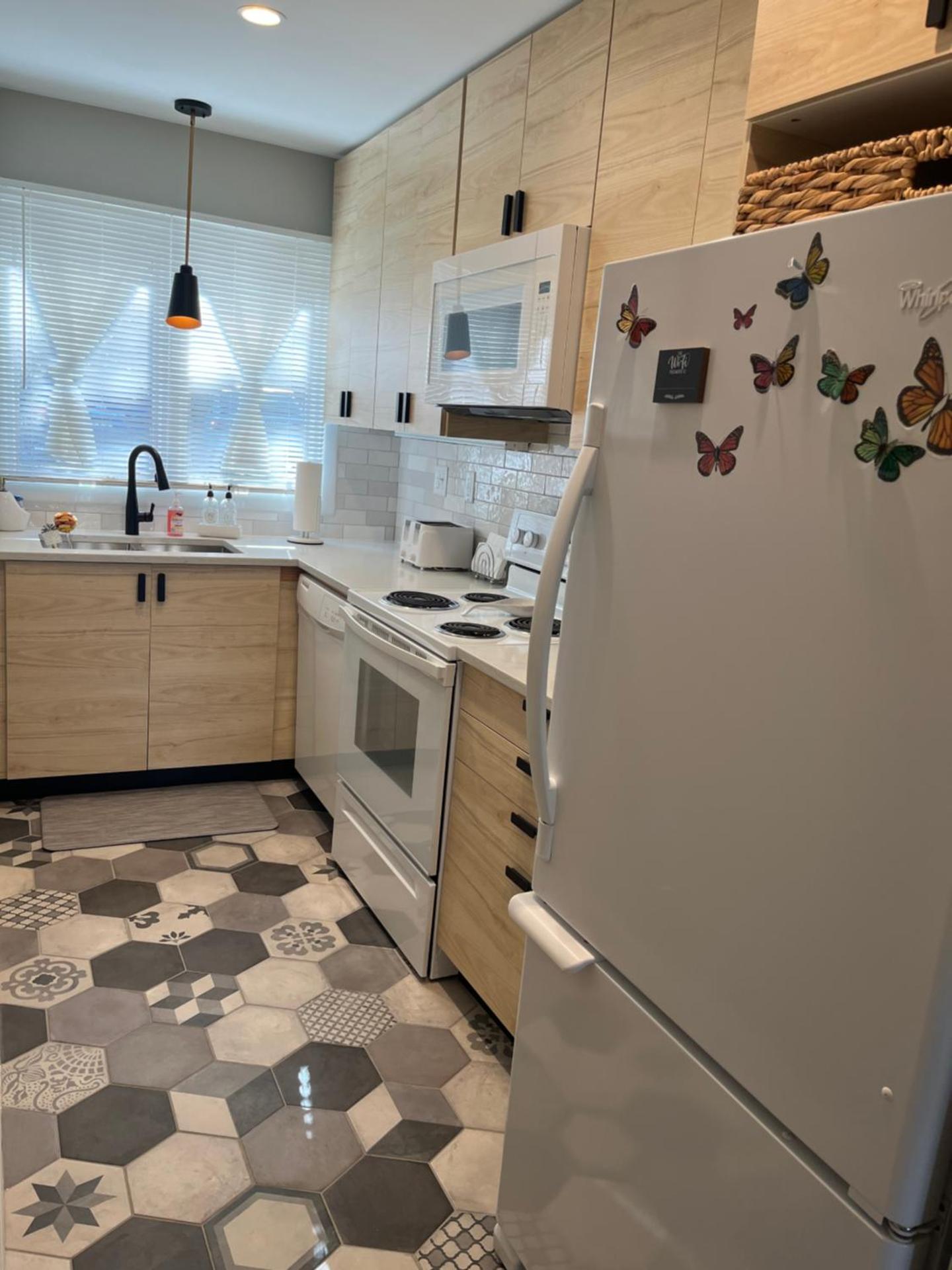 Newly Updated Modern, Spacious, and Cozy Condo- Right on the Lake!