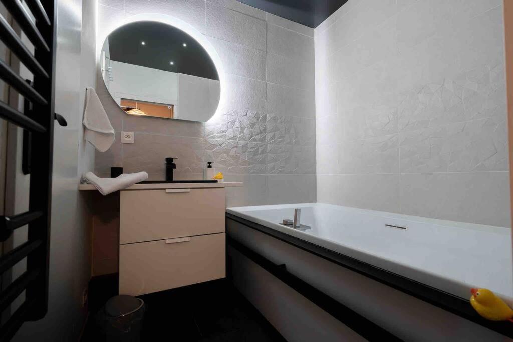 LA HUPPE - Bain Balnéo - Riom centre - 3 étoiles