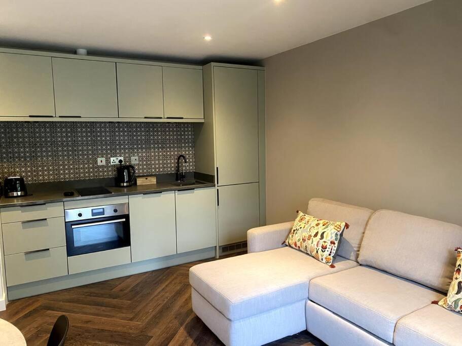The Retreat, luxury studio apartment in Bath with parking