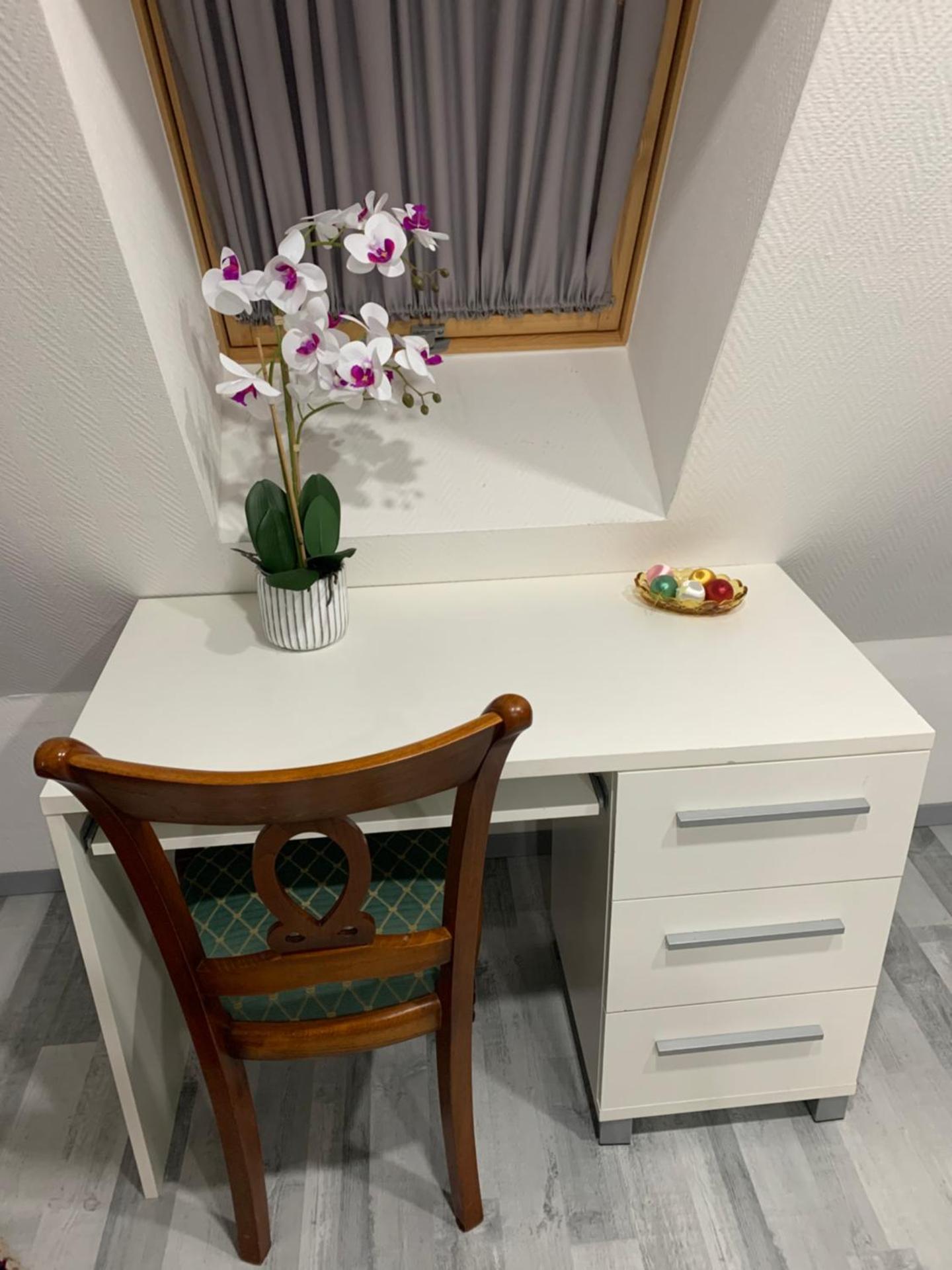 Chambre rustique avec double lit et sa salle de bain privée