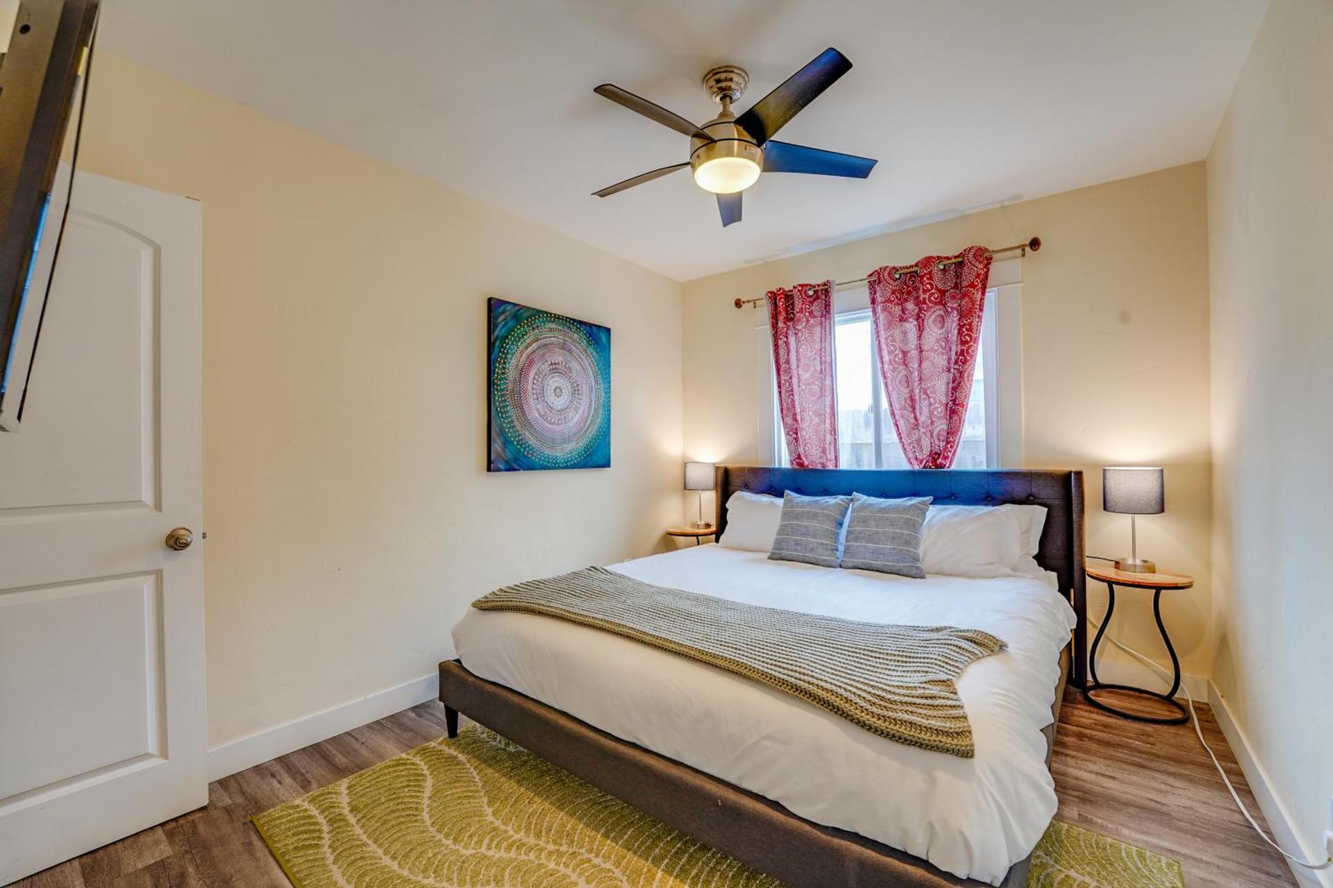 La Jolla Oasis - Pet Friendly, Large Backyard, Walk2Beach & Location!