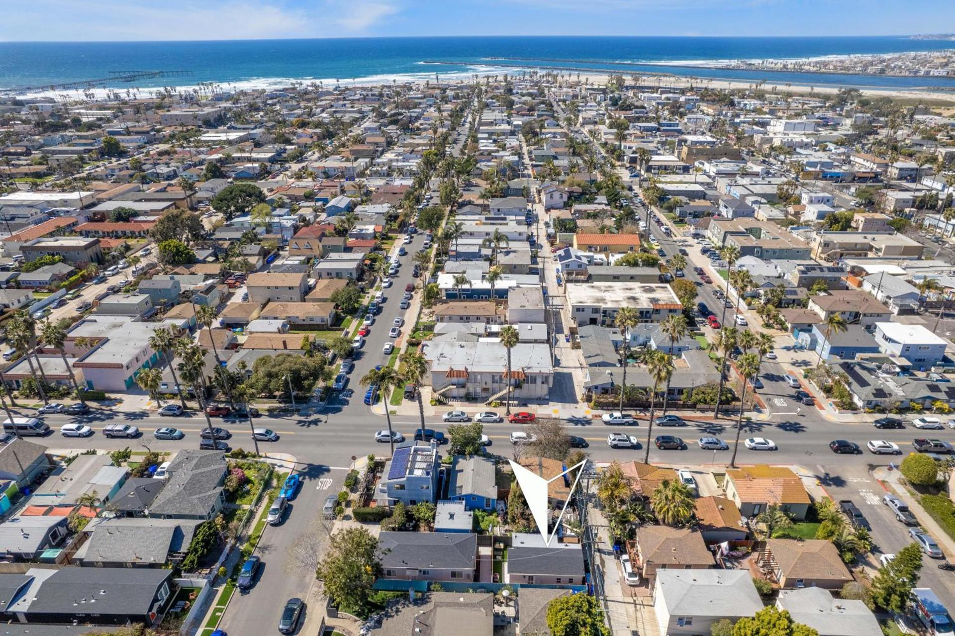 Beach Bungalow Perfection - Private Patios, BBQ walk2beach & Pet Friendly!