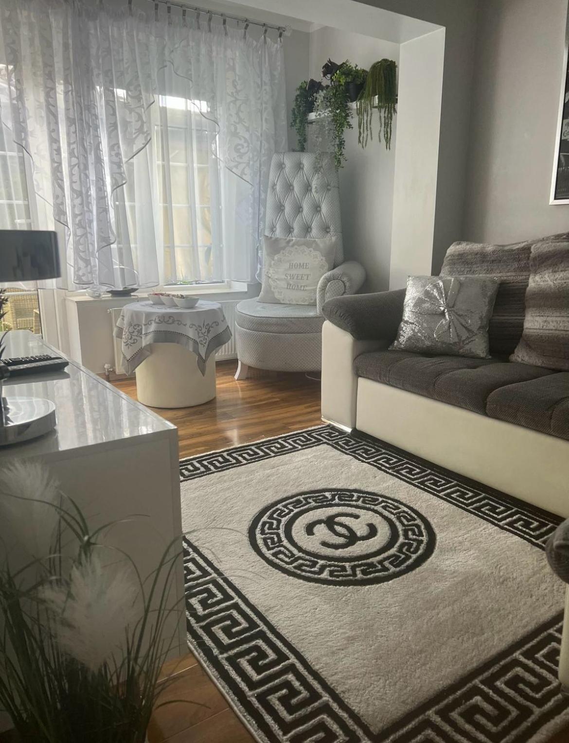 Apartment Luxe FREE WIFI, FREE PARKING, FREE NETFLIX