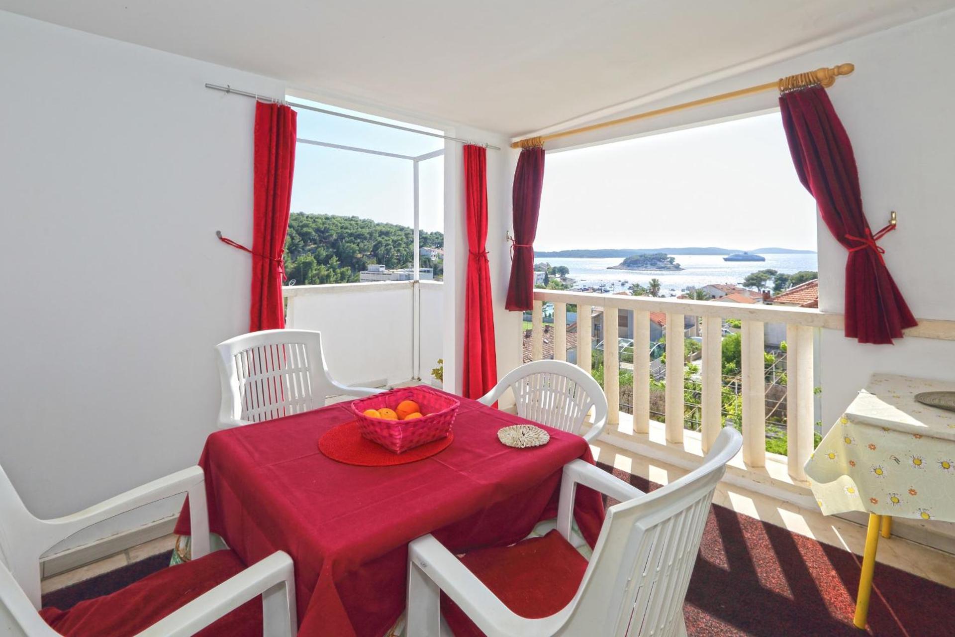 Apartments & Rooms Zlatica Hvar