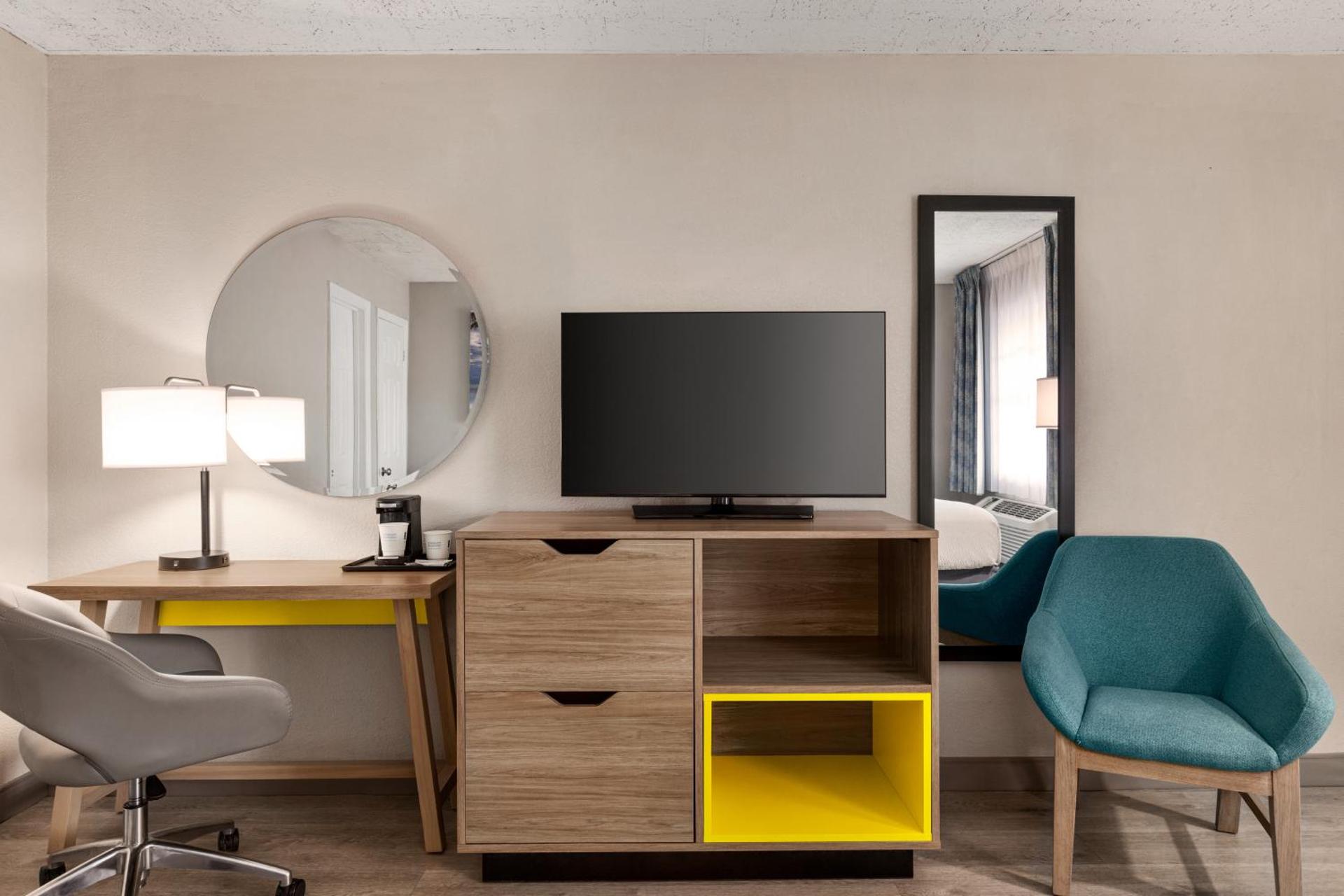 Deluxe Double Room with Two Double Beds - Non-Smoking