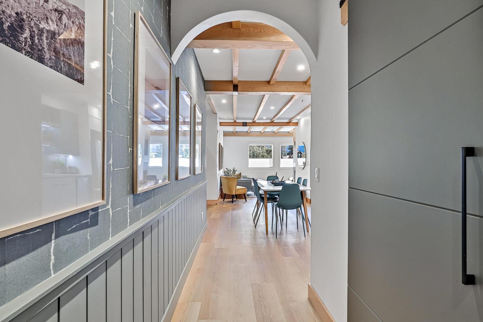 Ravens Crest Lodge - Stunning Views Perfectly Located on Main Street