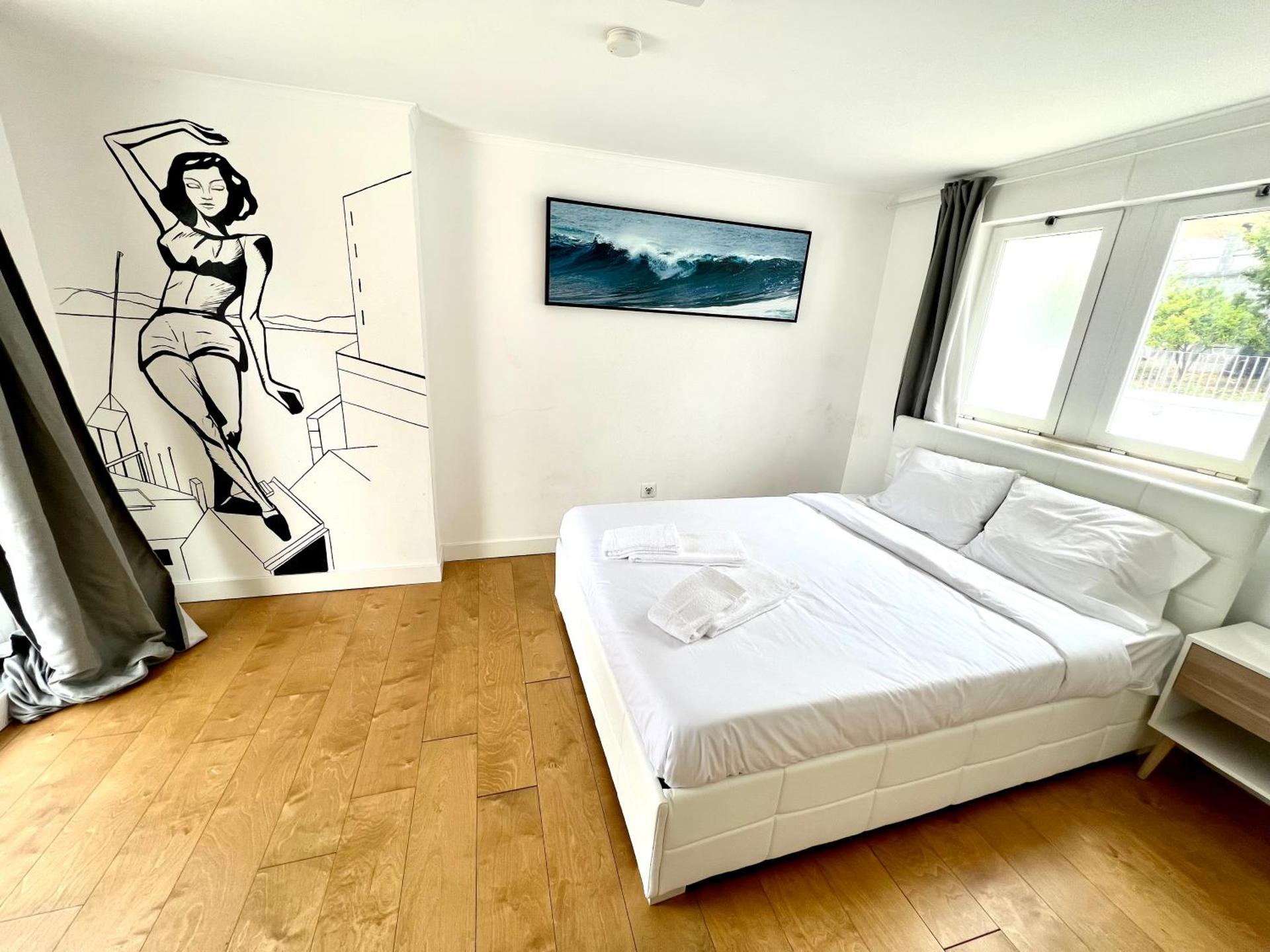 Oeiras Beach Private Room 9 - Double Bedroom with Private Bathroom & Terrace