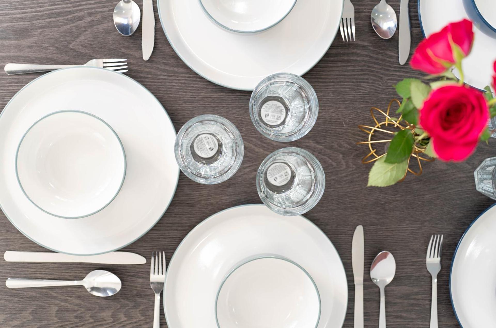 Open Mind Property - 6 Luxury Bedrooms with Free Parking