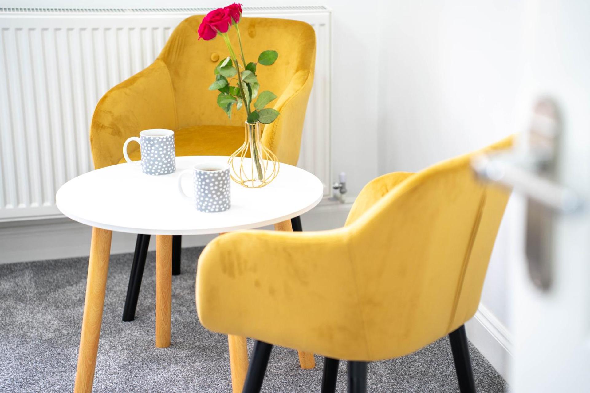 Open Mind Property - 6 Luxury Bedrooms with Free Parking