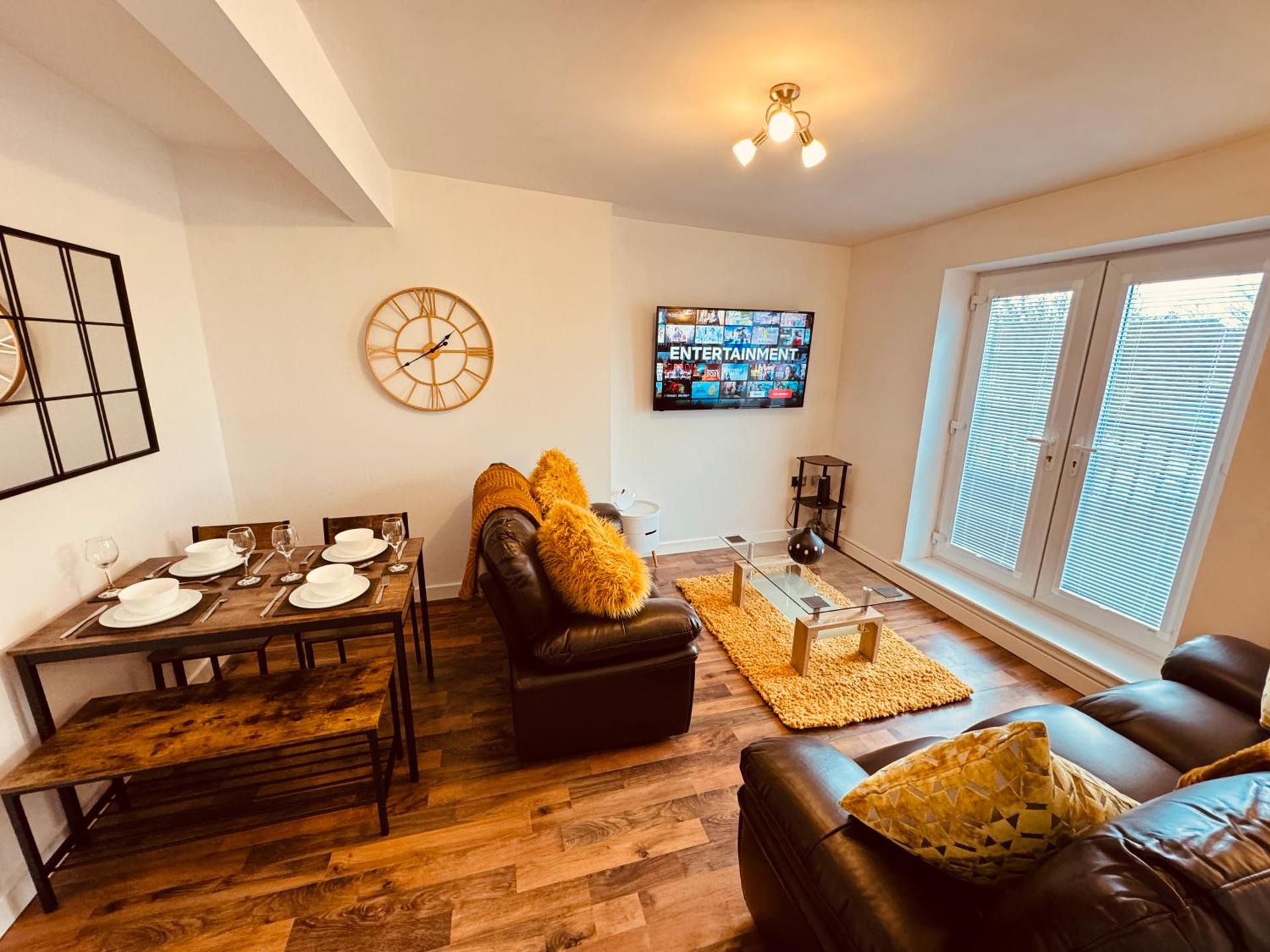 Spanish City View 2, Luxury Sea Front Apartment Free Onsite Parking