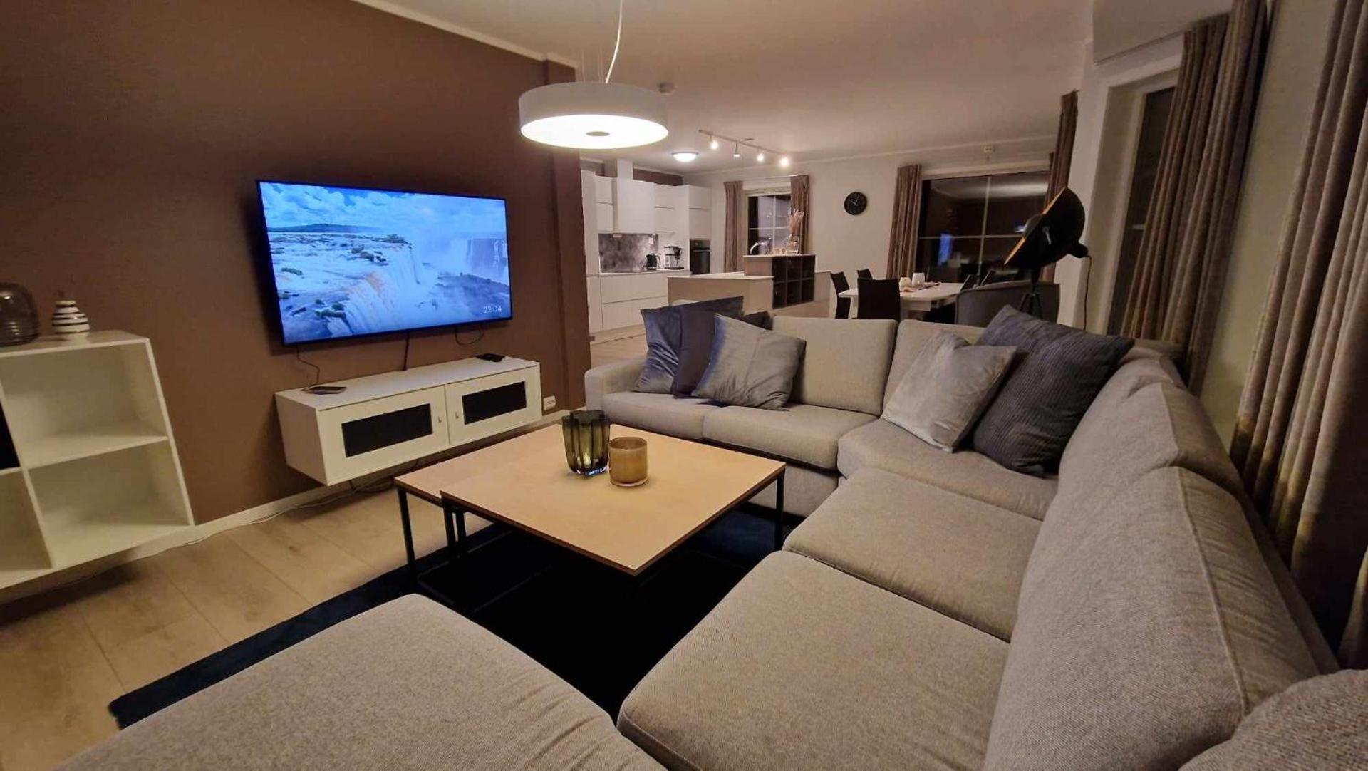 Communal lounge/ TV room