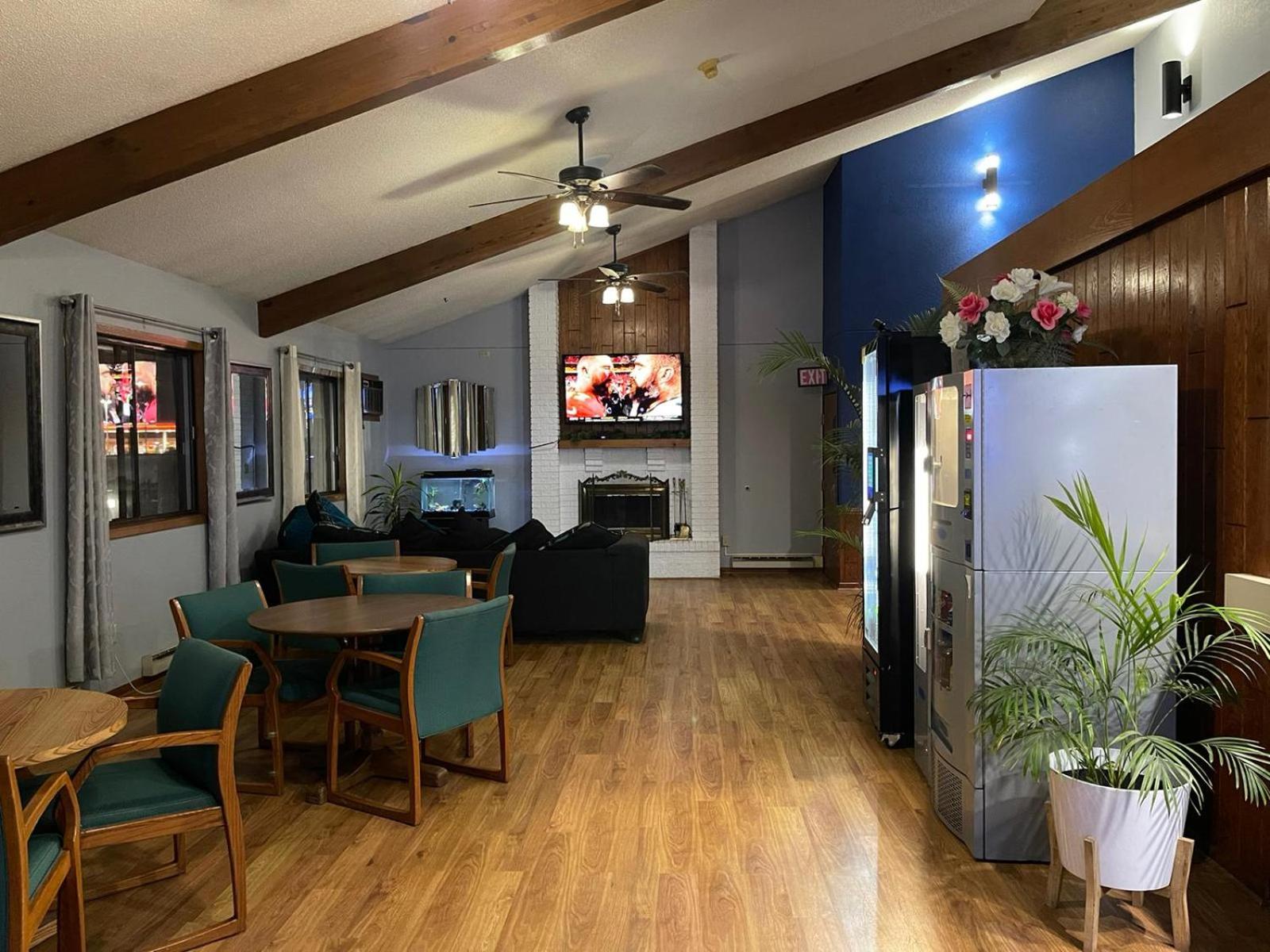 Communal lounge/ TV room