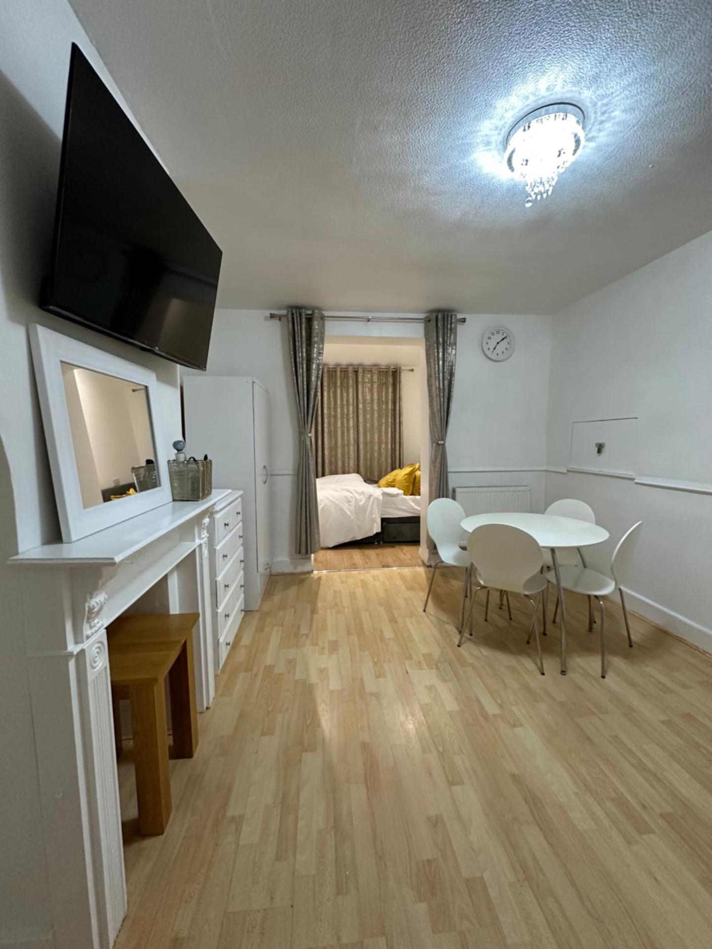 3rd Studio Flat With Private Toilet and Bathroom Setup For Family Enjoyment 134 Keedonwood Road Bromley