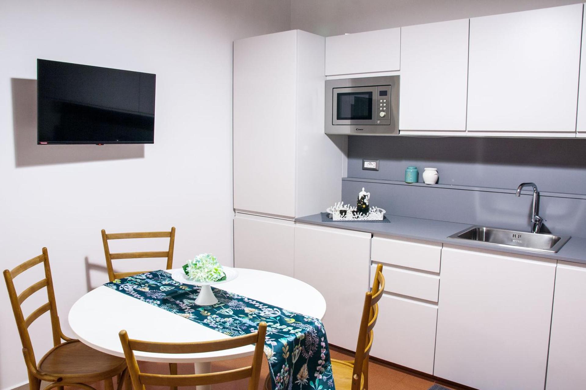 Kitchen or kitchenette