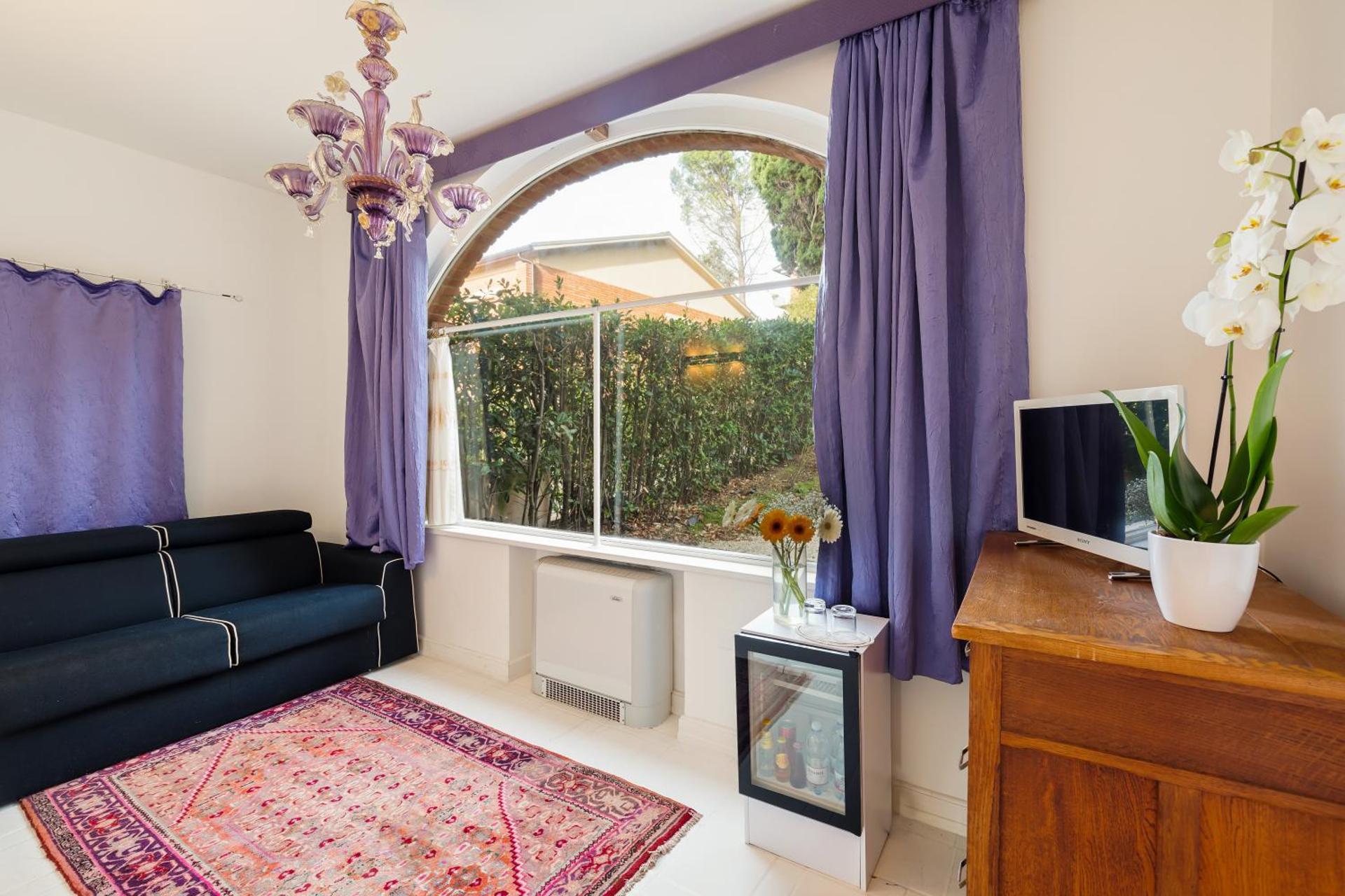 Family Room with Garden View