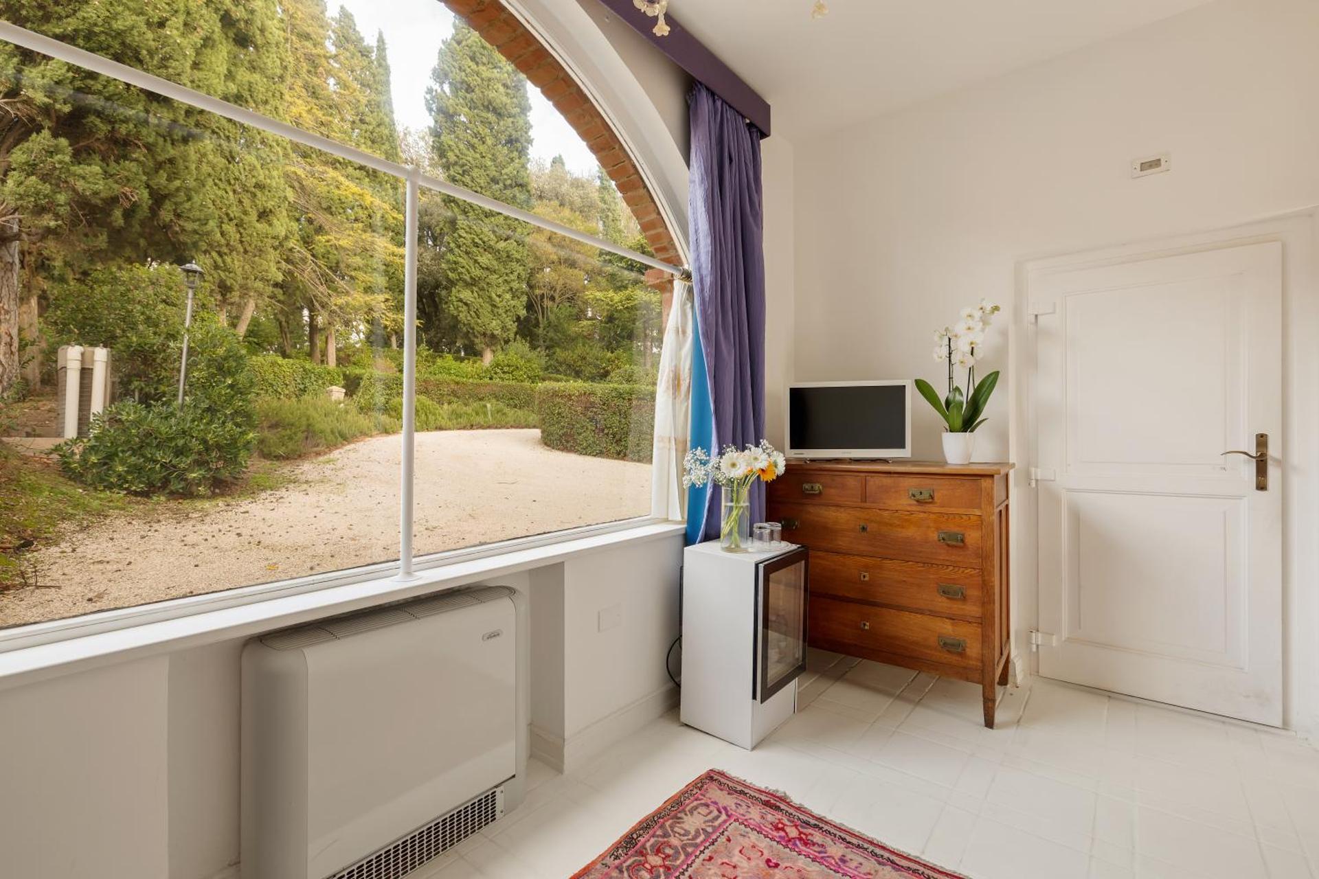 Family Room with Garden View