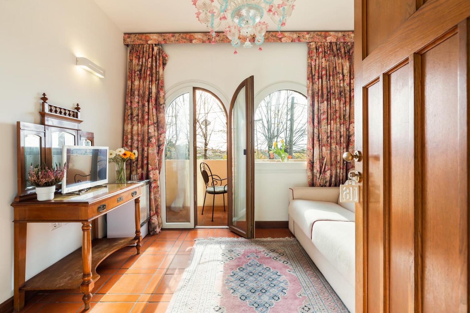 Family Room with Garden View
