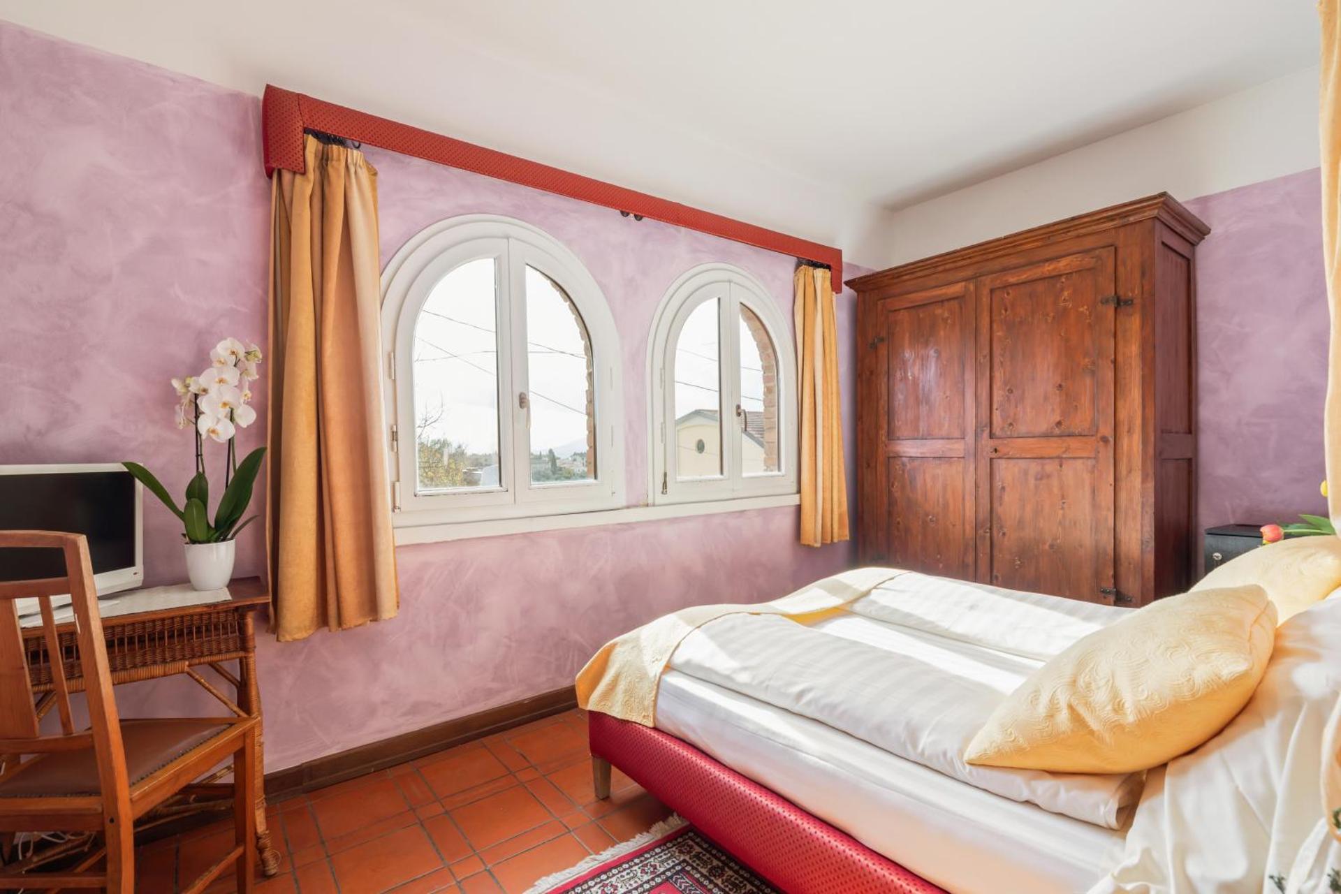 Family Room with Garden View