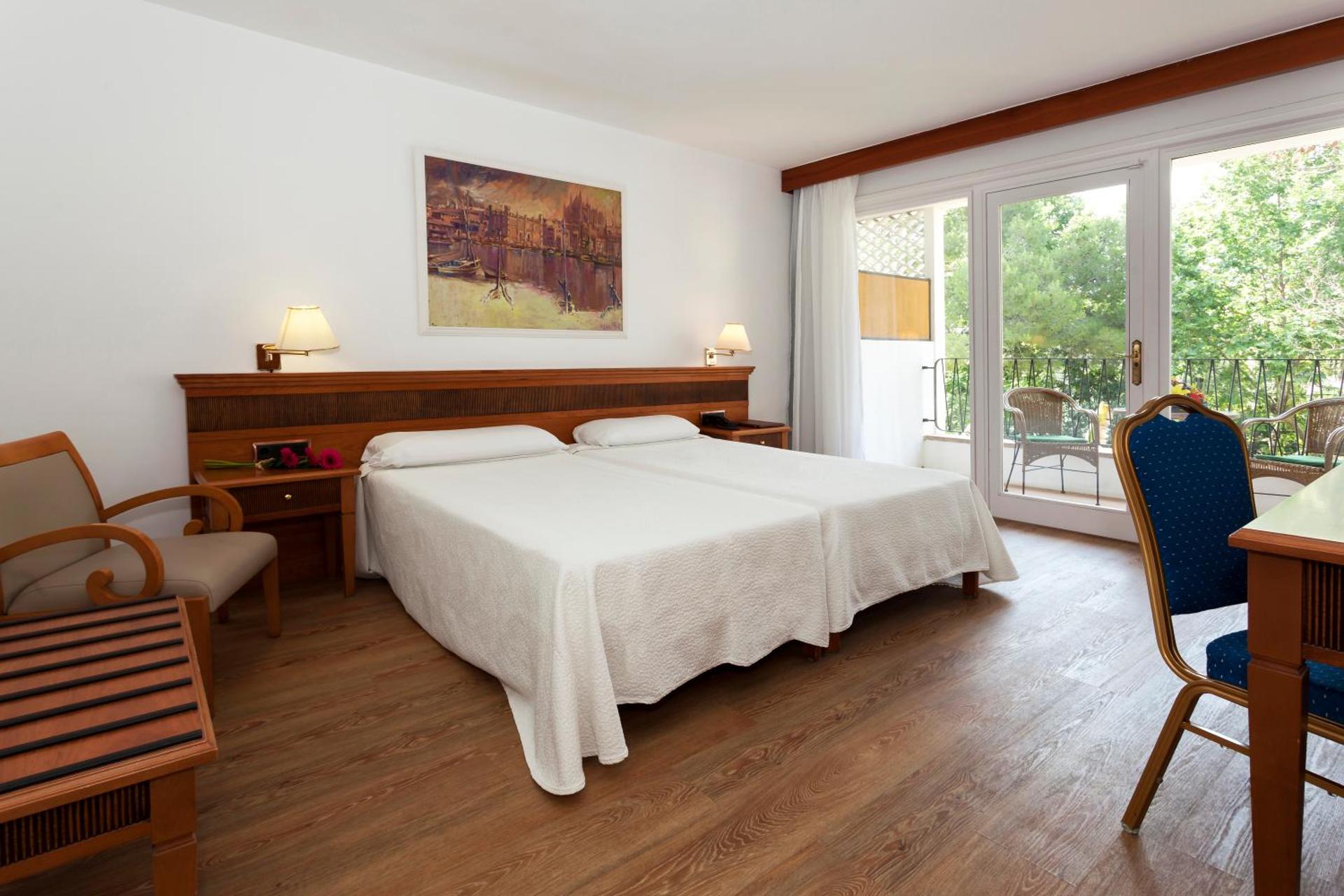 Photo of the whole room