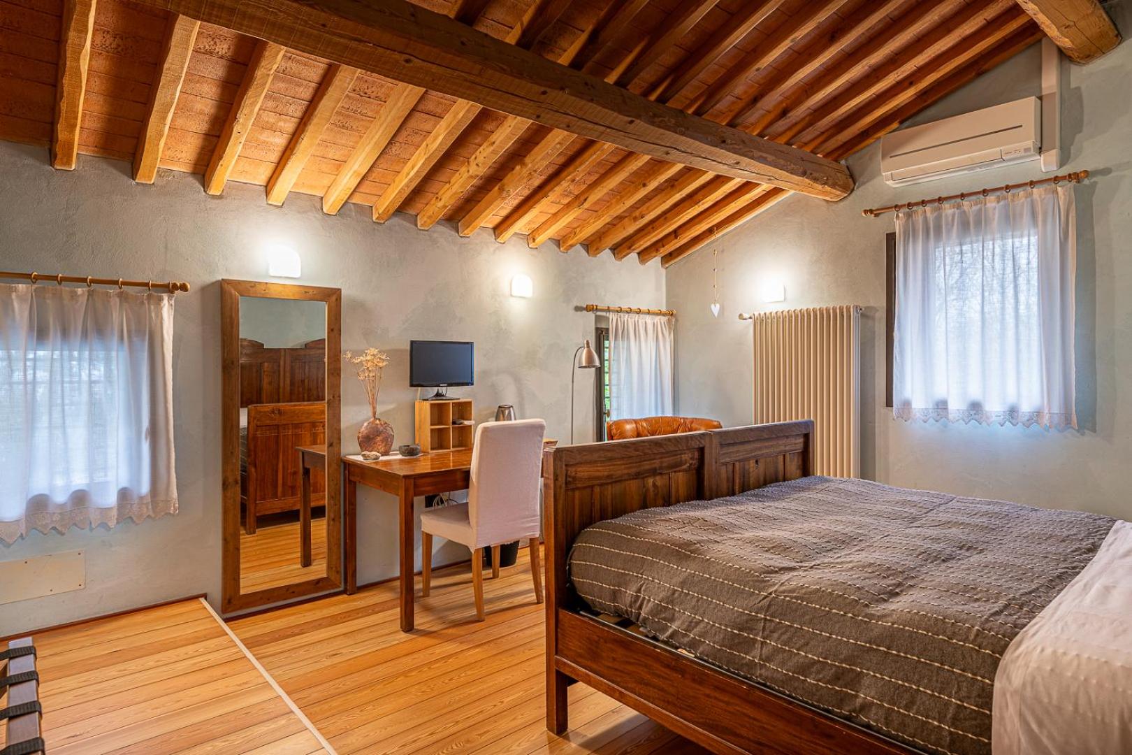 Large Double or Twin Room with Private External Bathroom