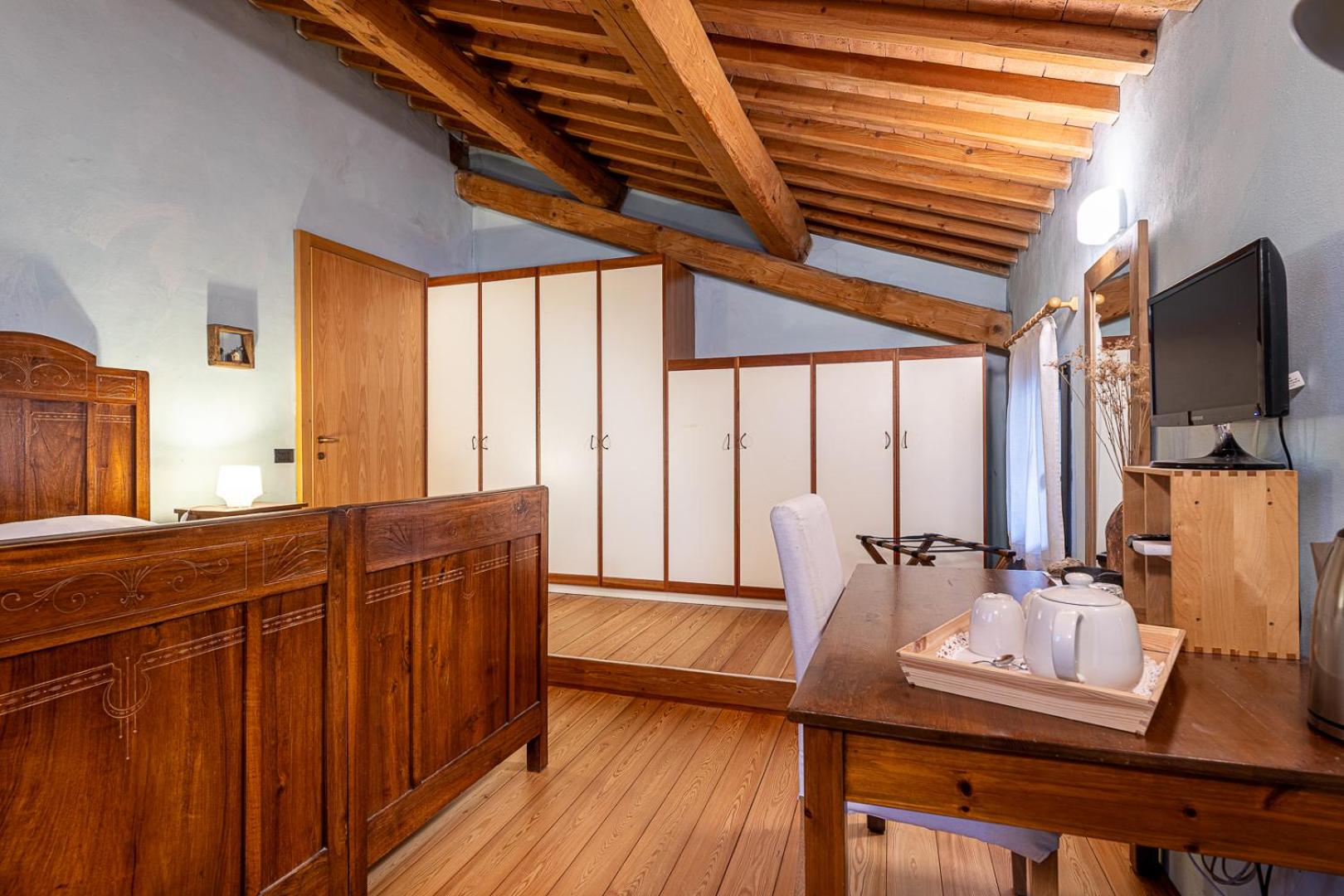 Large Double or Twin Room with Private External Bathroom