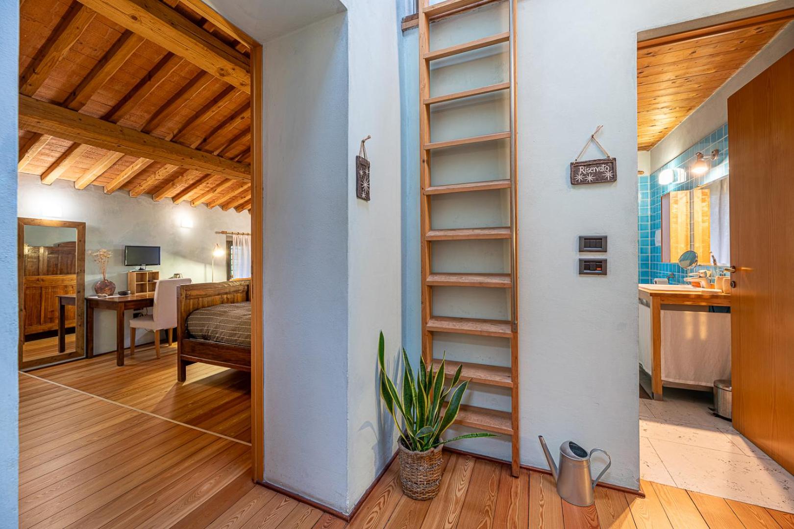 Large Double or Twin Room with Private External Bathroom