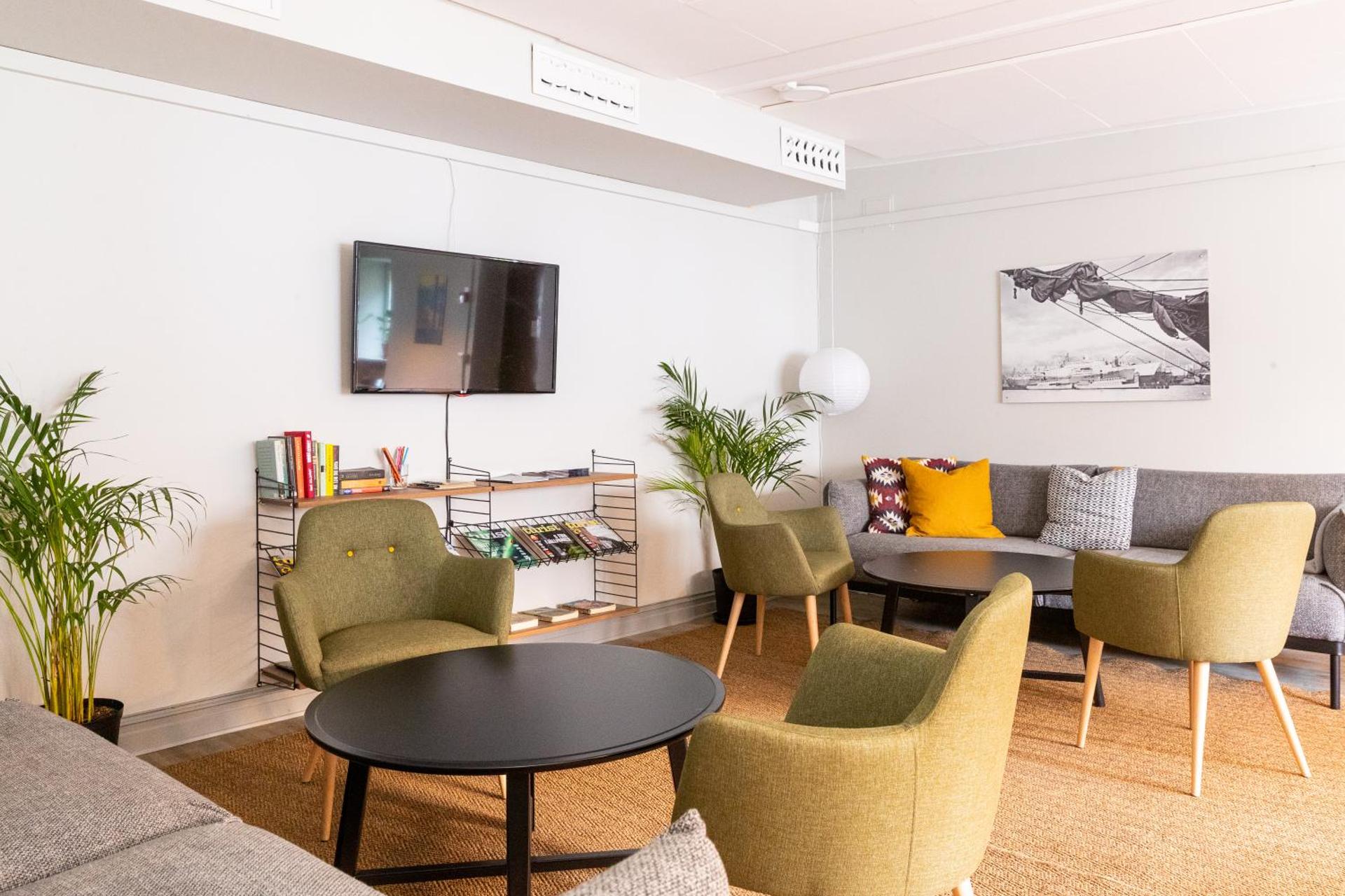 Communal lounge/ TV room