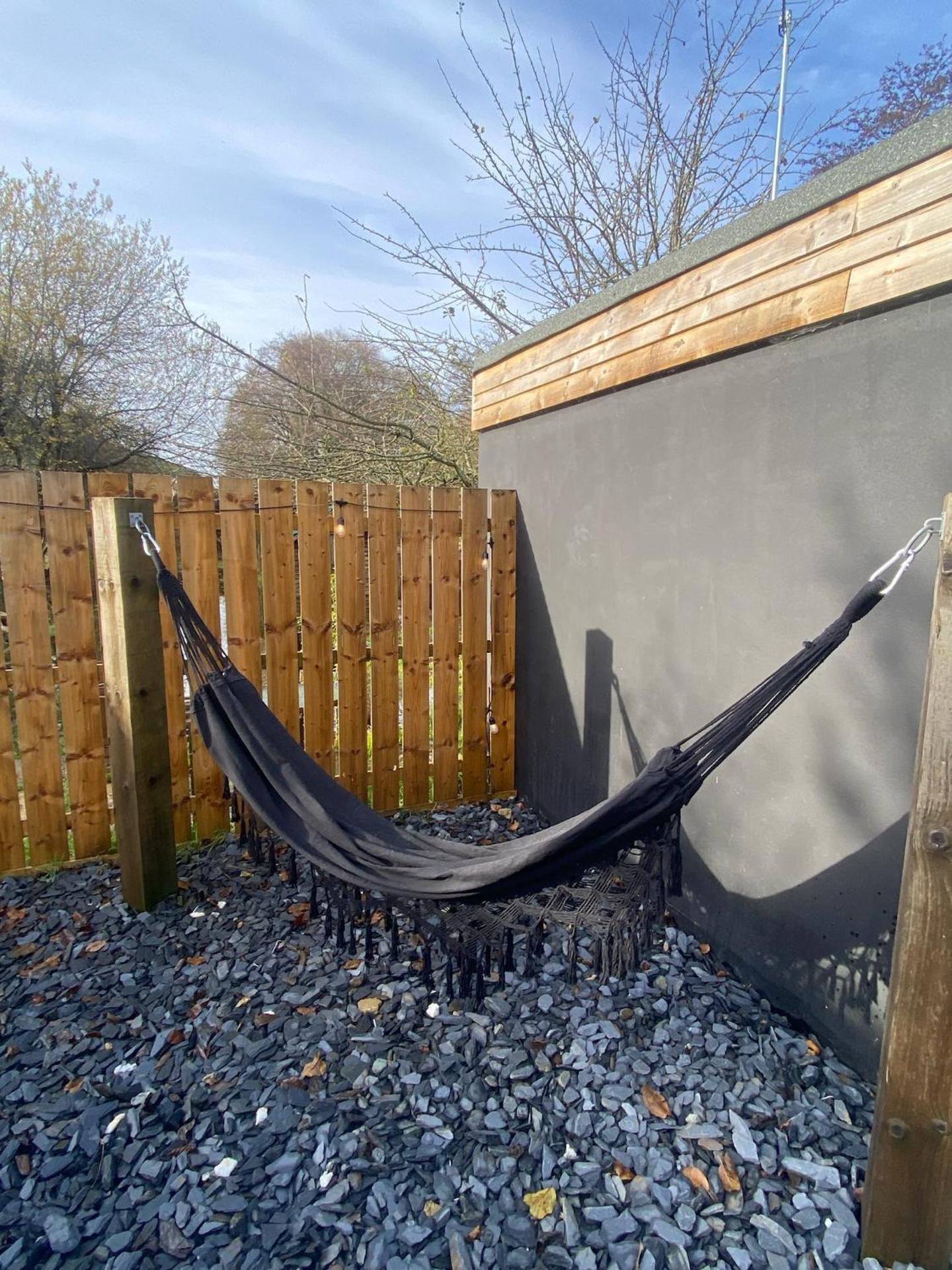 Tipsy Cottage with fire-pit and BBQ