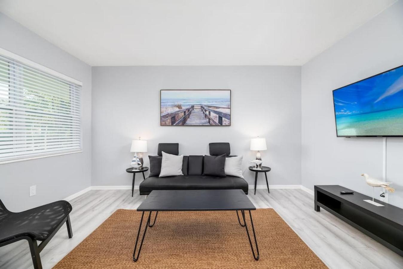 Short Walk to Wilton Drive Apt2