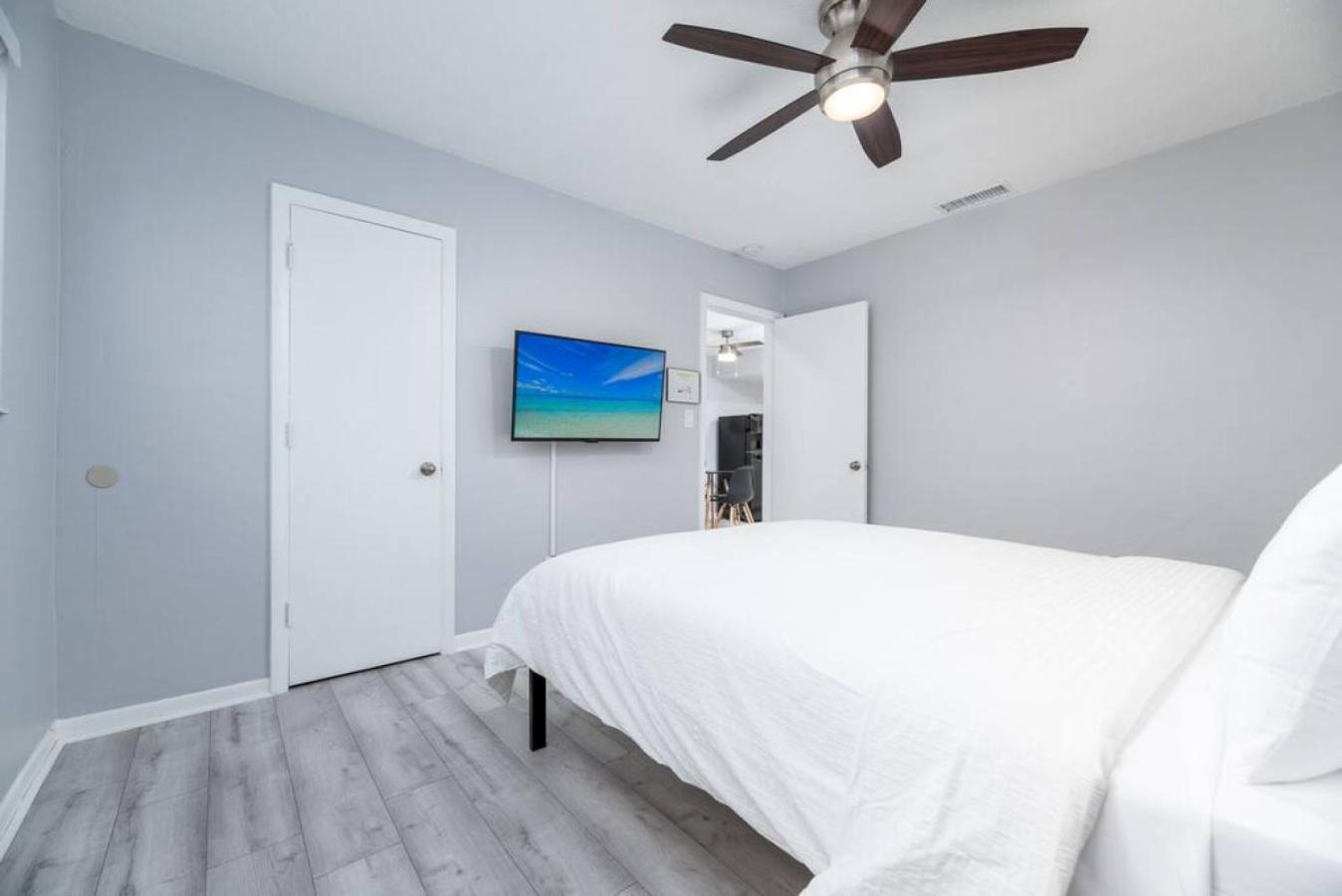 Short Walk to Wilton Drive Apt2