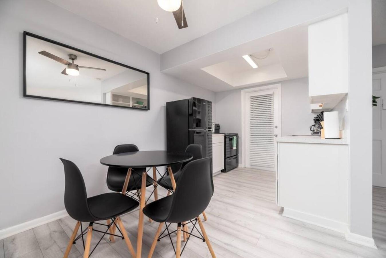 Short Walk to Wilton Drive Apt2