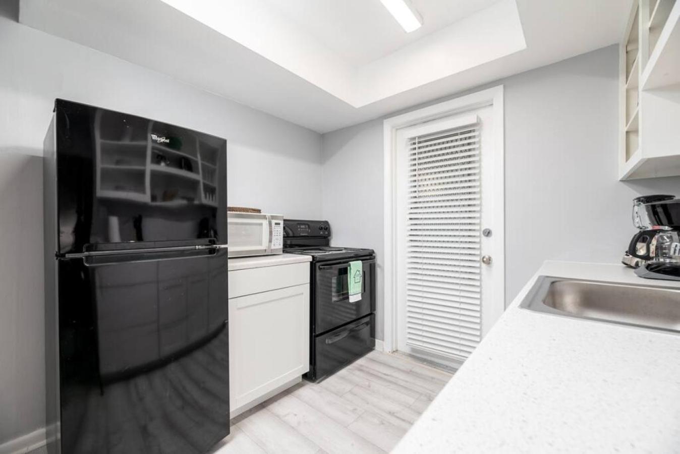 Short Walk to Wilton Drive Apt2