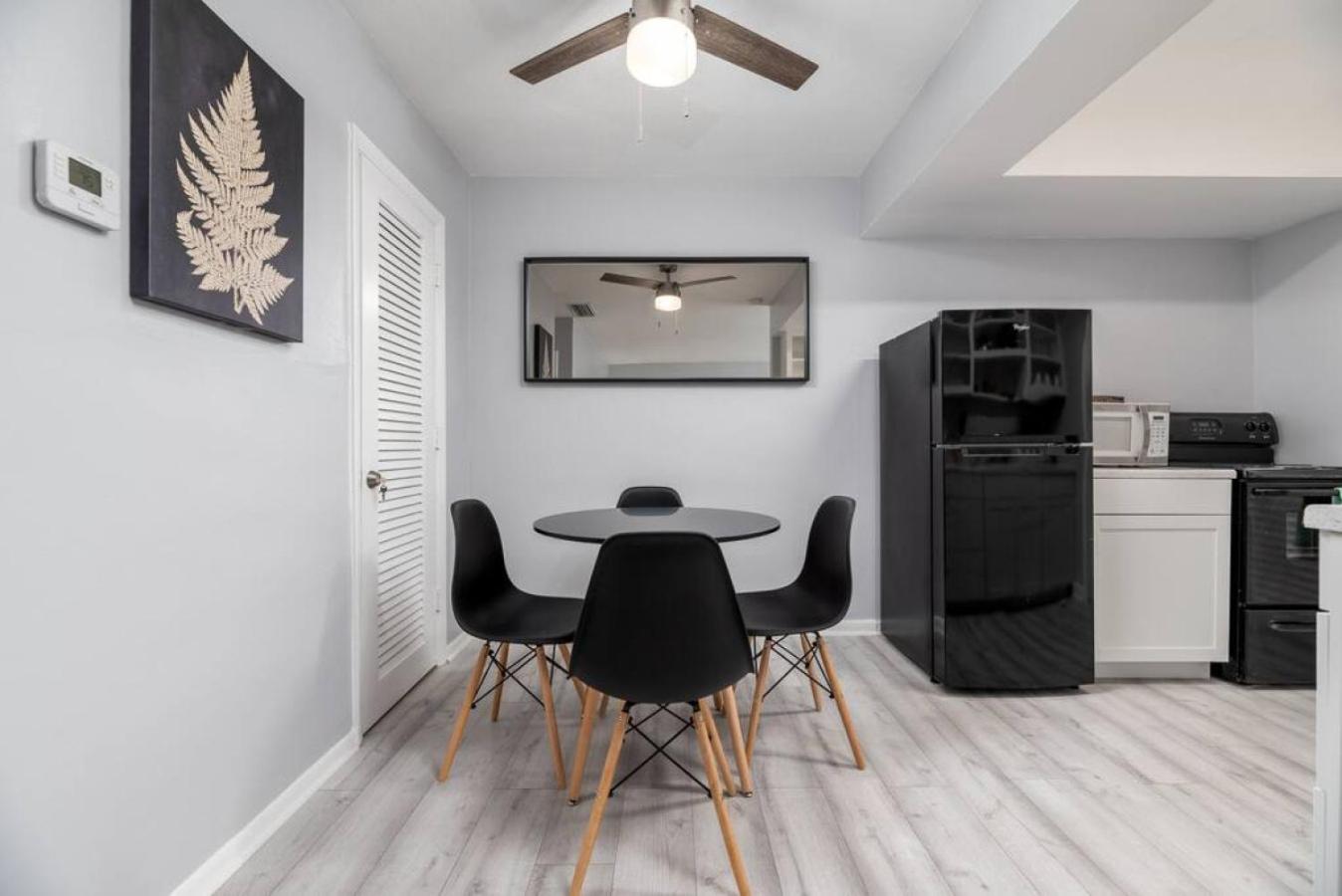 Short Walk to Wilton Drive Apt2