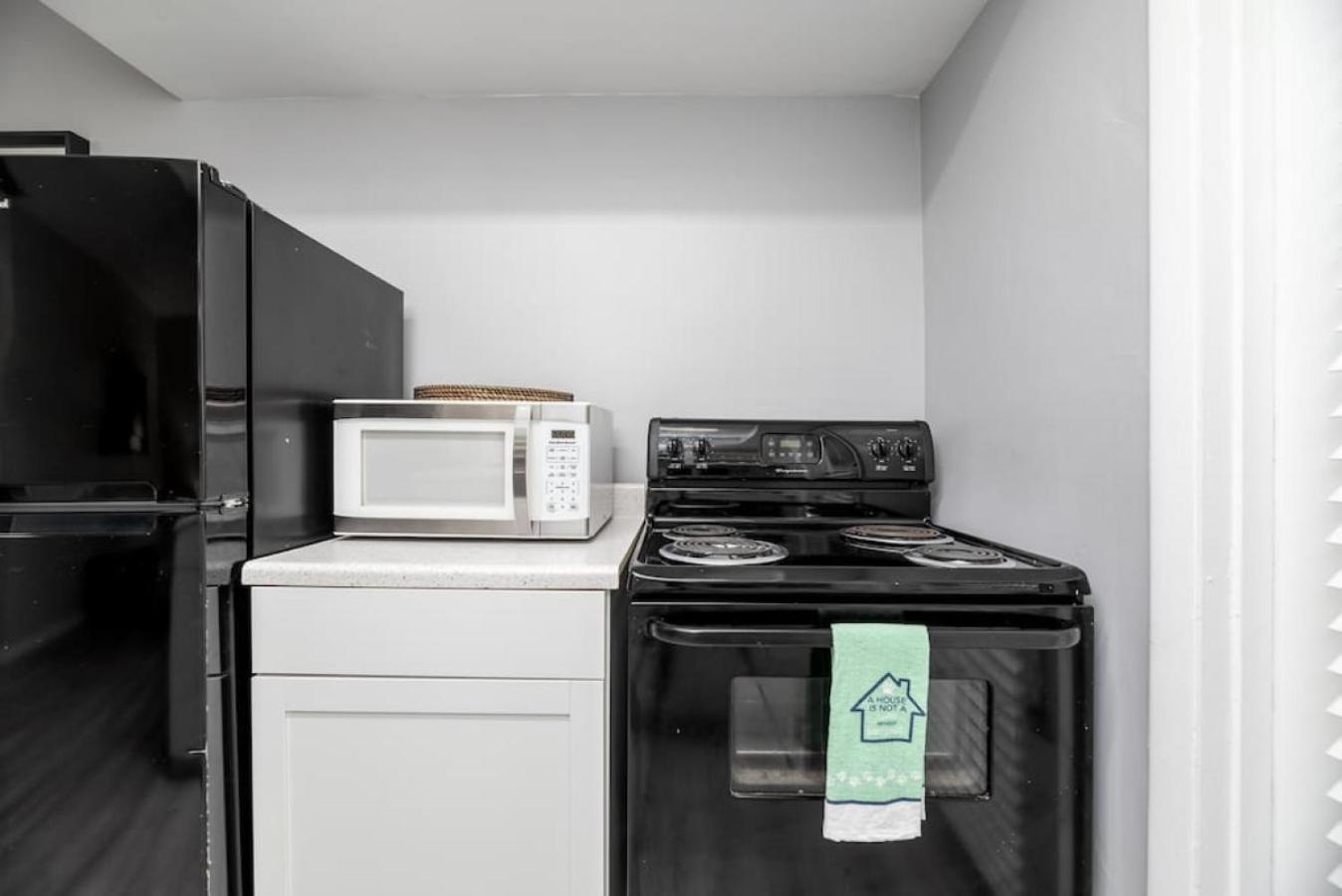 Short Walk to Wilton Drive Apt2