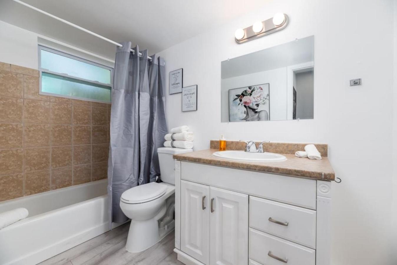 Short Walk to Wilton Drive Apt2