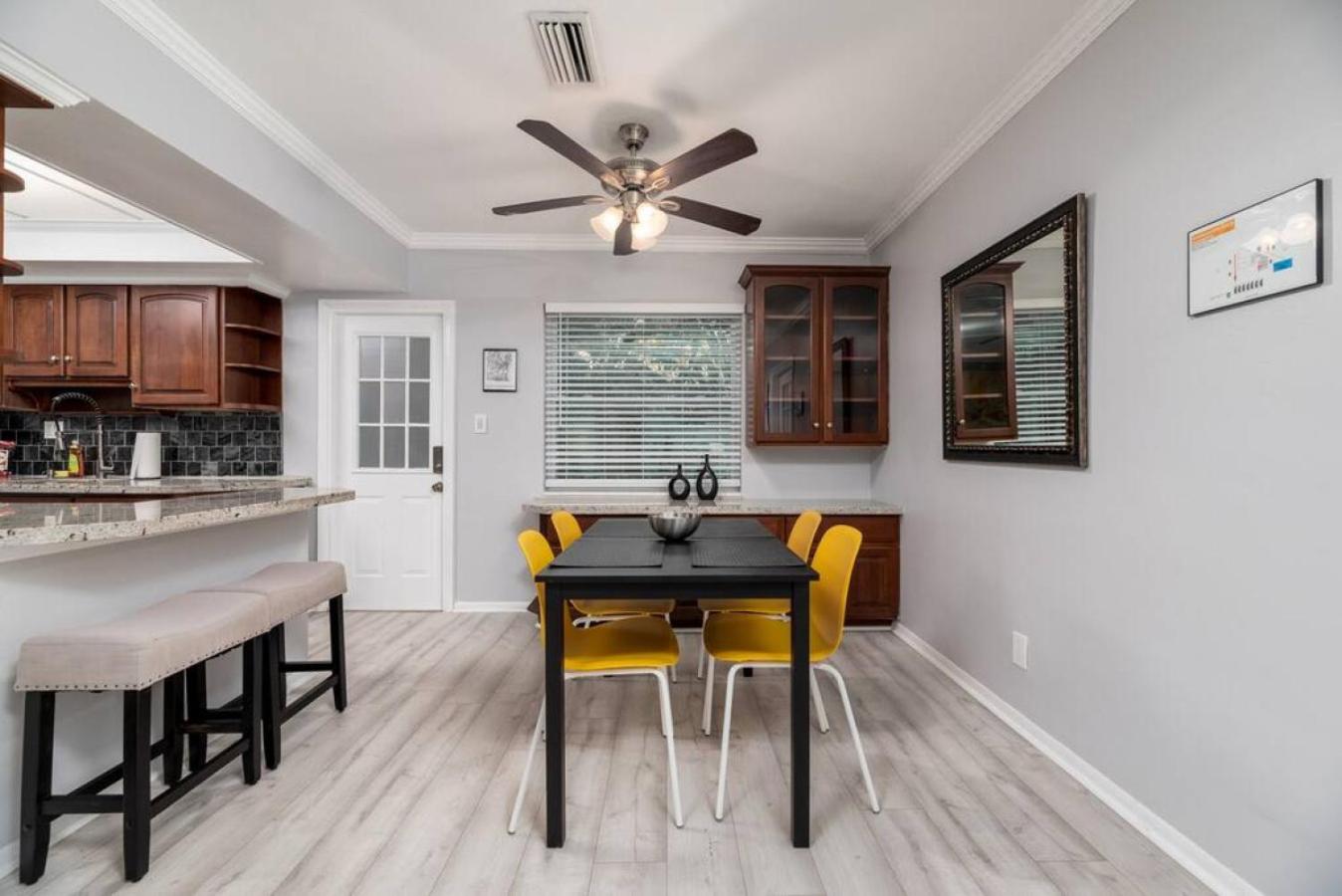 Short Walk to Wilton Drive Apt4