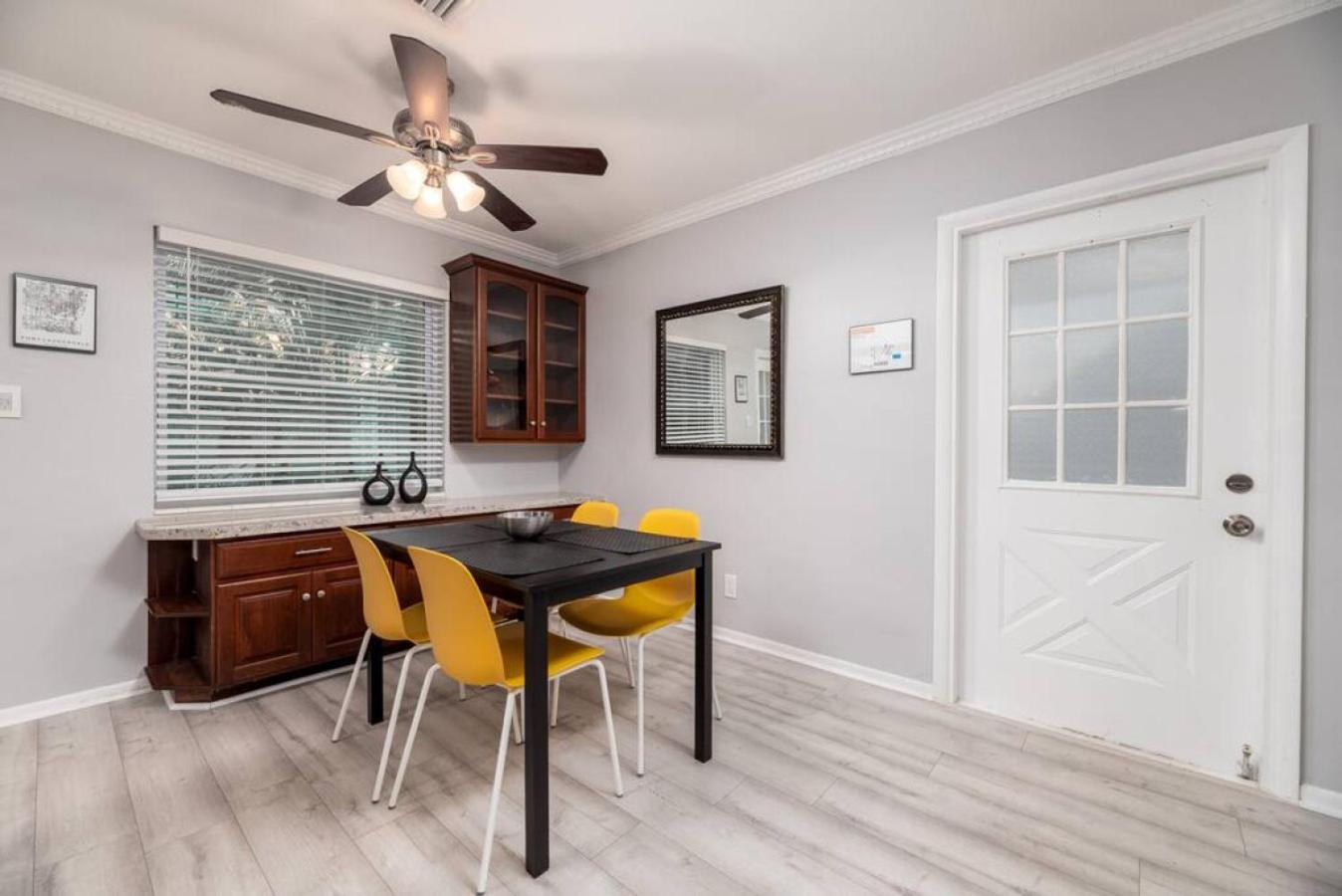 Short Walk to Wilton Drive Apt4