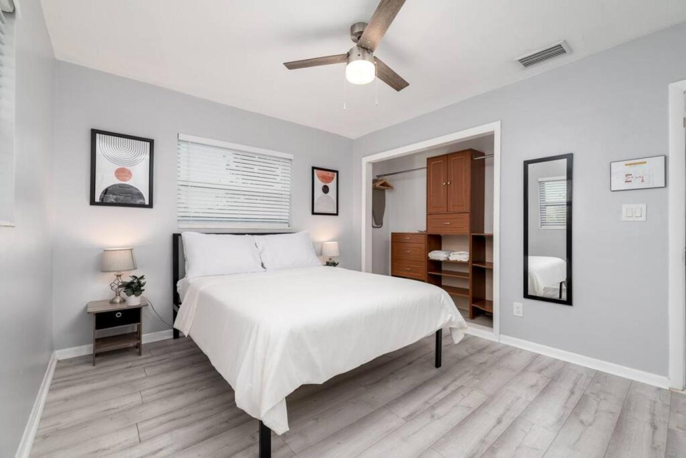 Short Walk to Wilton Drive Apt4