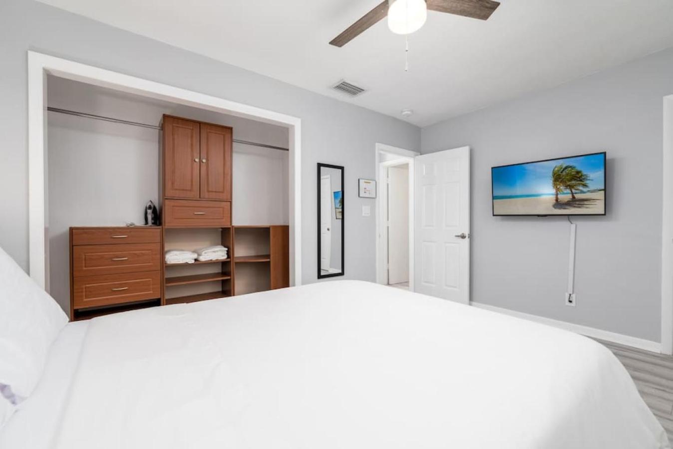 Short Walk to Wilton Drive Apt4