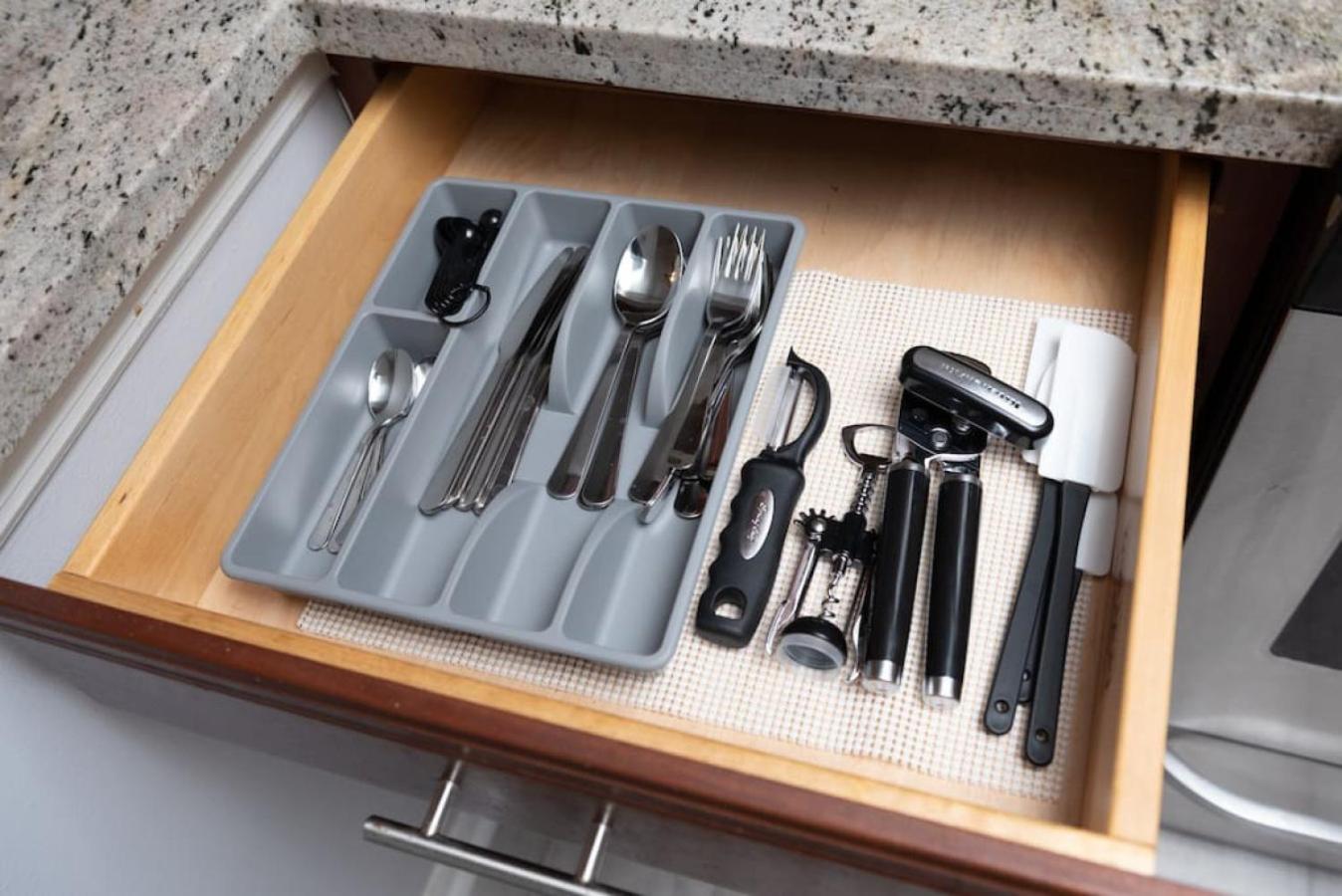 Short Walk to Wilton Drive Apt4