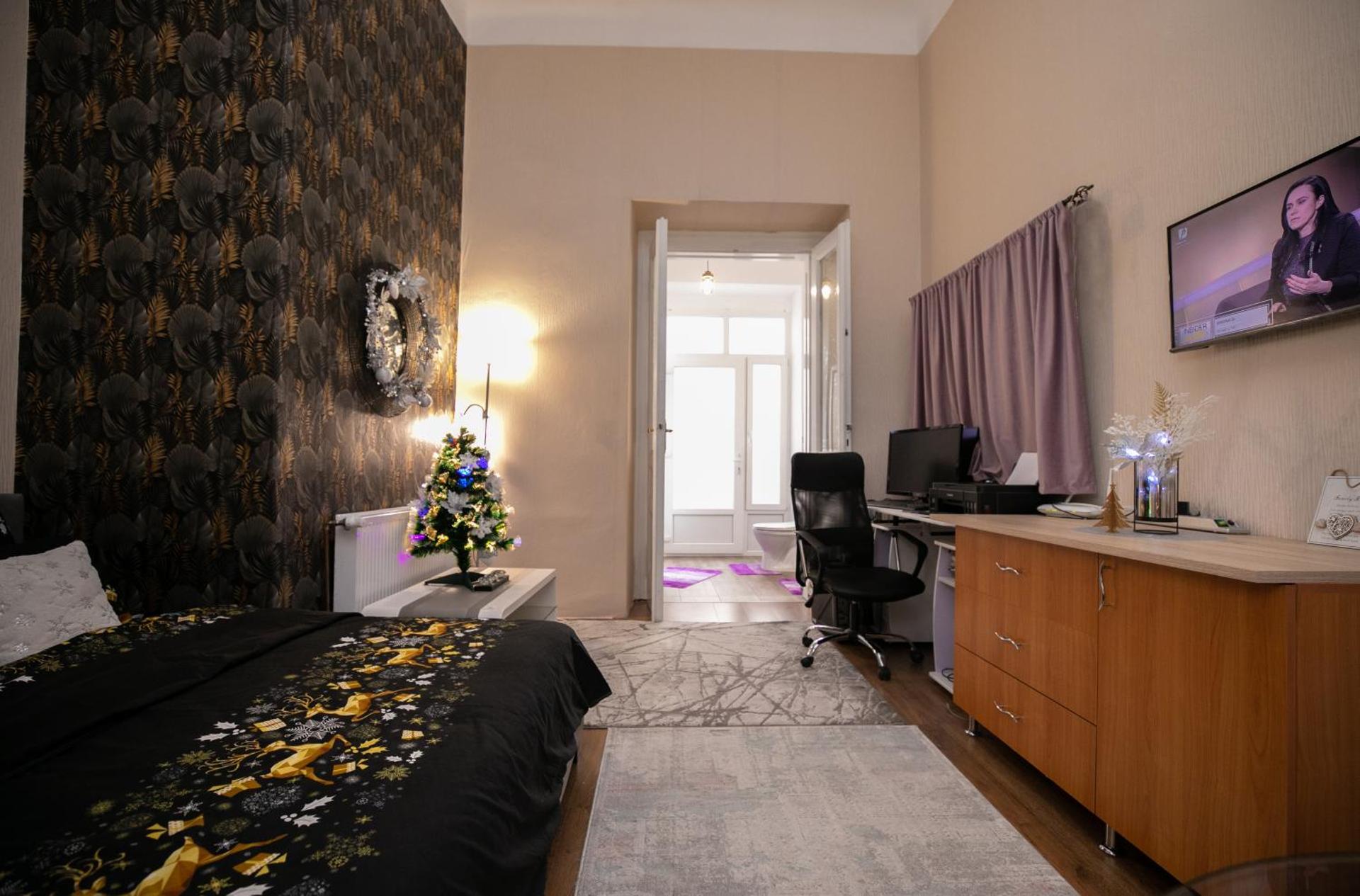 Communal lounge/ TV room