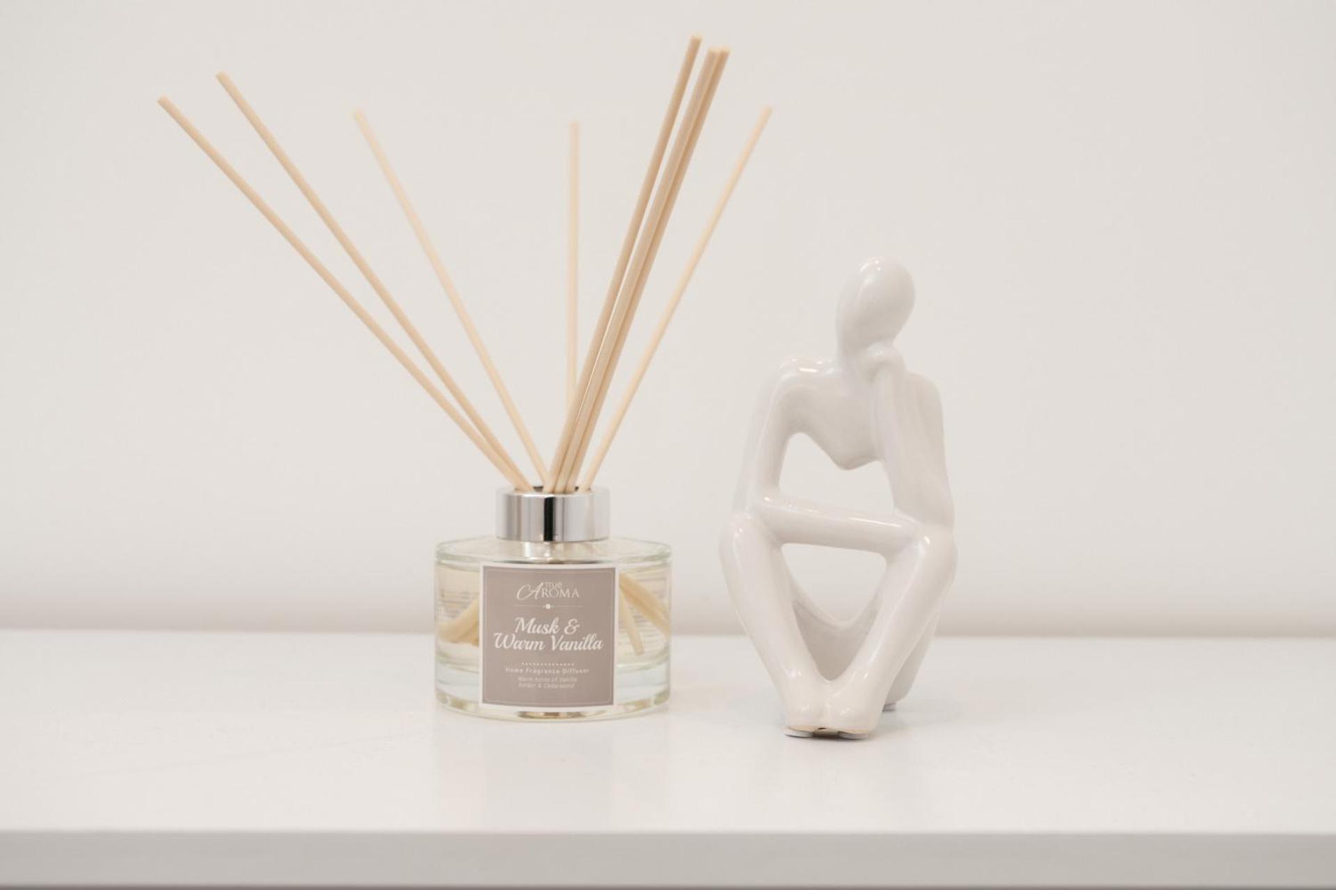 Fantastic New, London Apartment 3 Bed 1 Bath & Parking