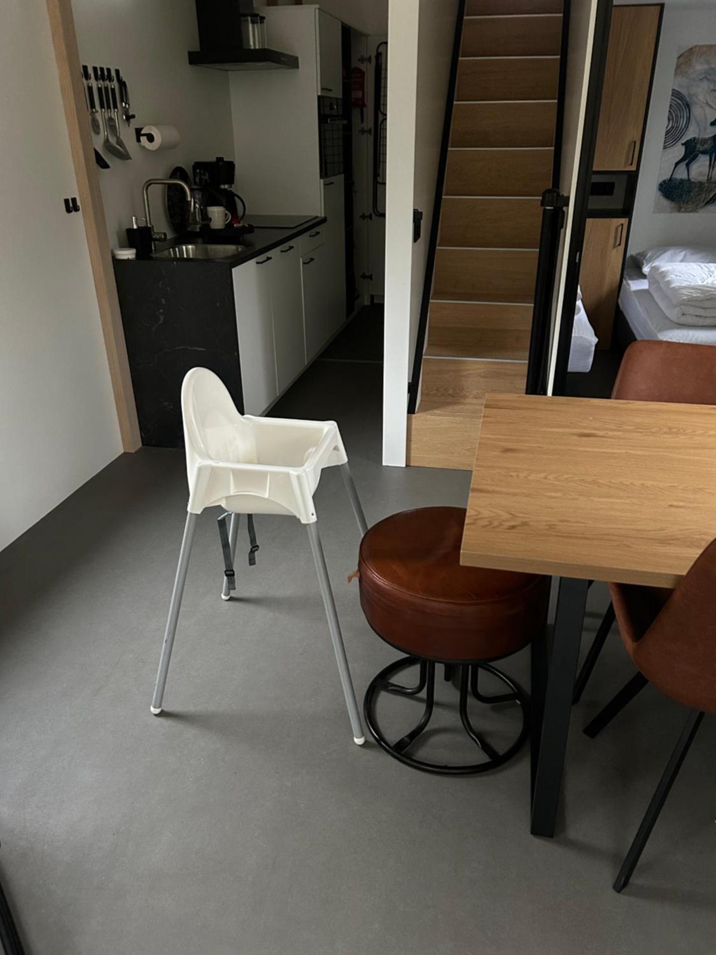 Schitterend 4 persoons Tinyhouse met HOTTUB aan de bossen in Putten 4-16