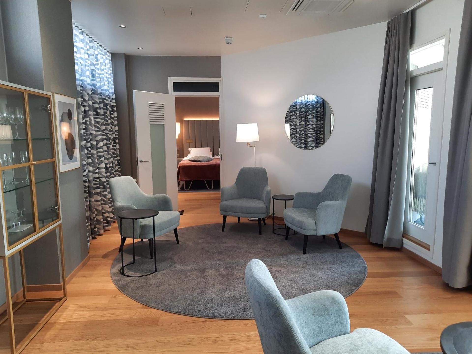 Communal lounge/ TV room