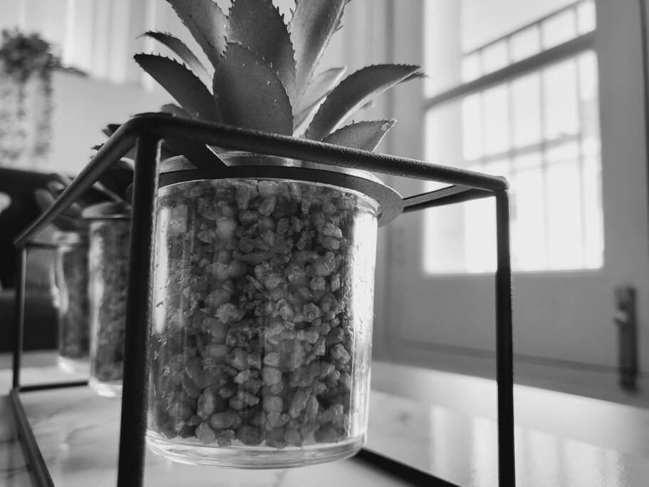 High Street, 2 bed, newly refurb