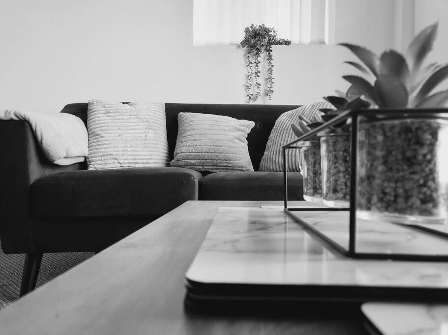 High Street, 2 bed, newly refurb